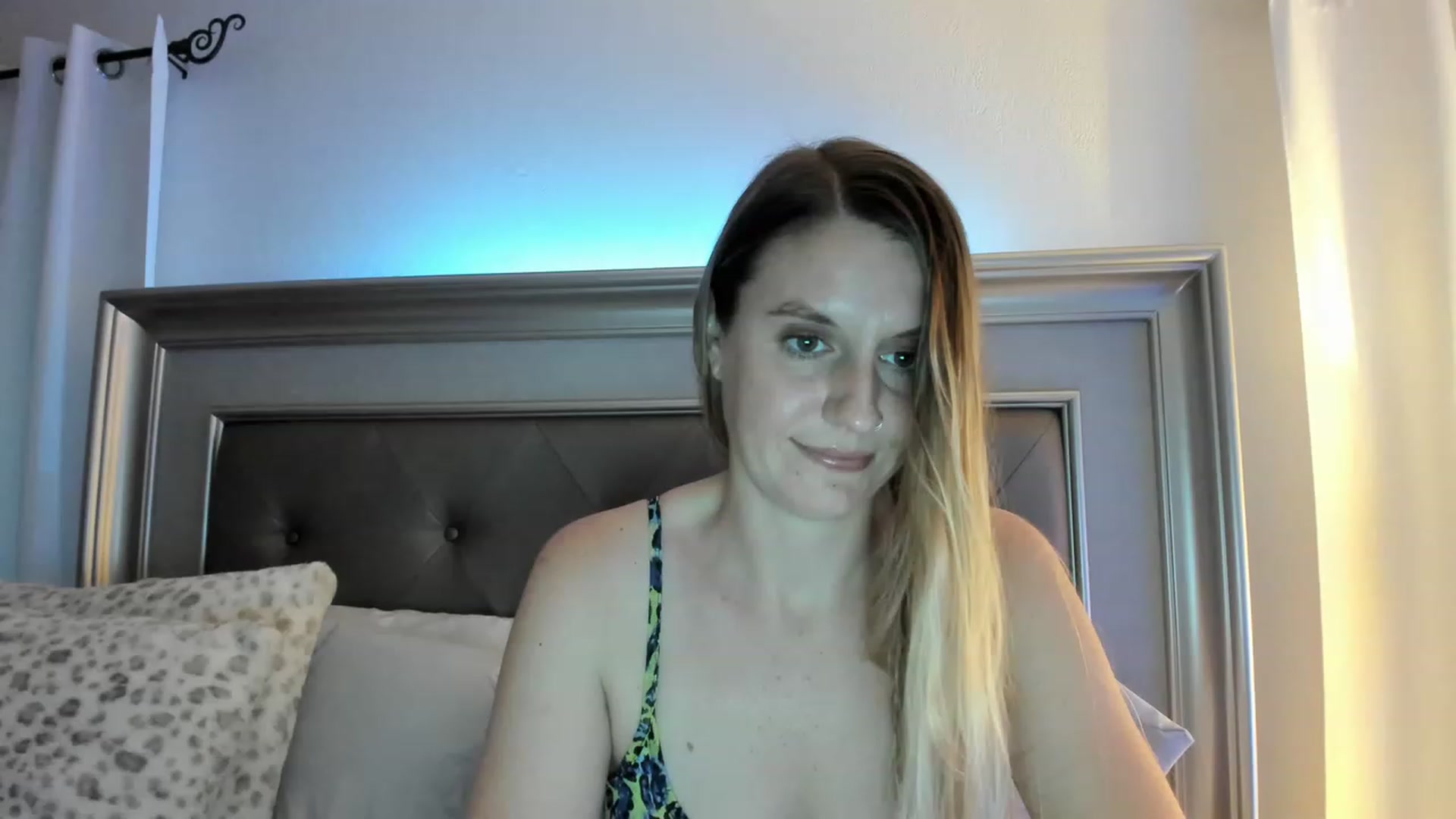 Gallery image thumbnail from Ca_ndi's myfreecams stream on, 03/14/2023, 24:07 image 4 of 20