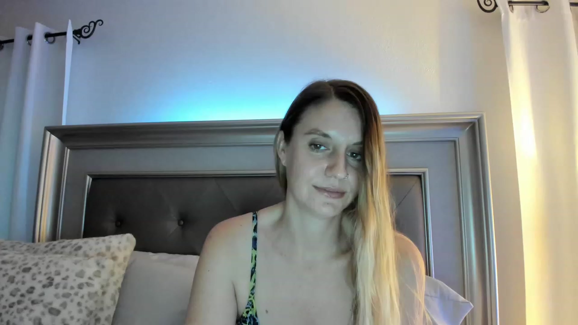 Gallery image thumbnail from Ca_ndi's myfreecams stream on, 03/14/2023, 24:07 image 3 of 20