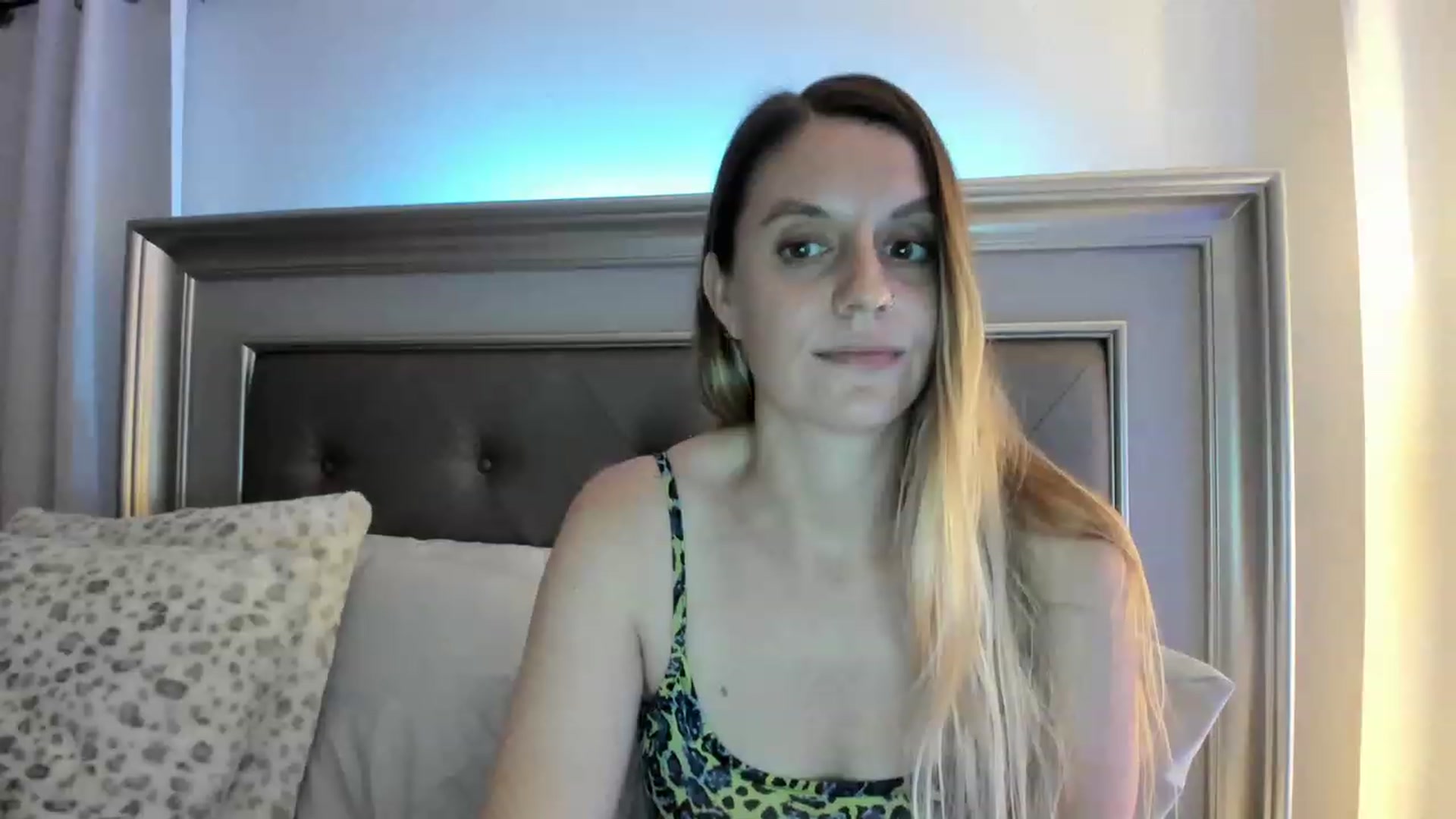 Gallery image thumbnail from Ca_ndi's myfreecams stream on, 03/14/2023, 24:07 image 19 of 20