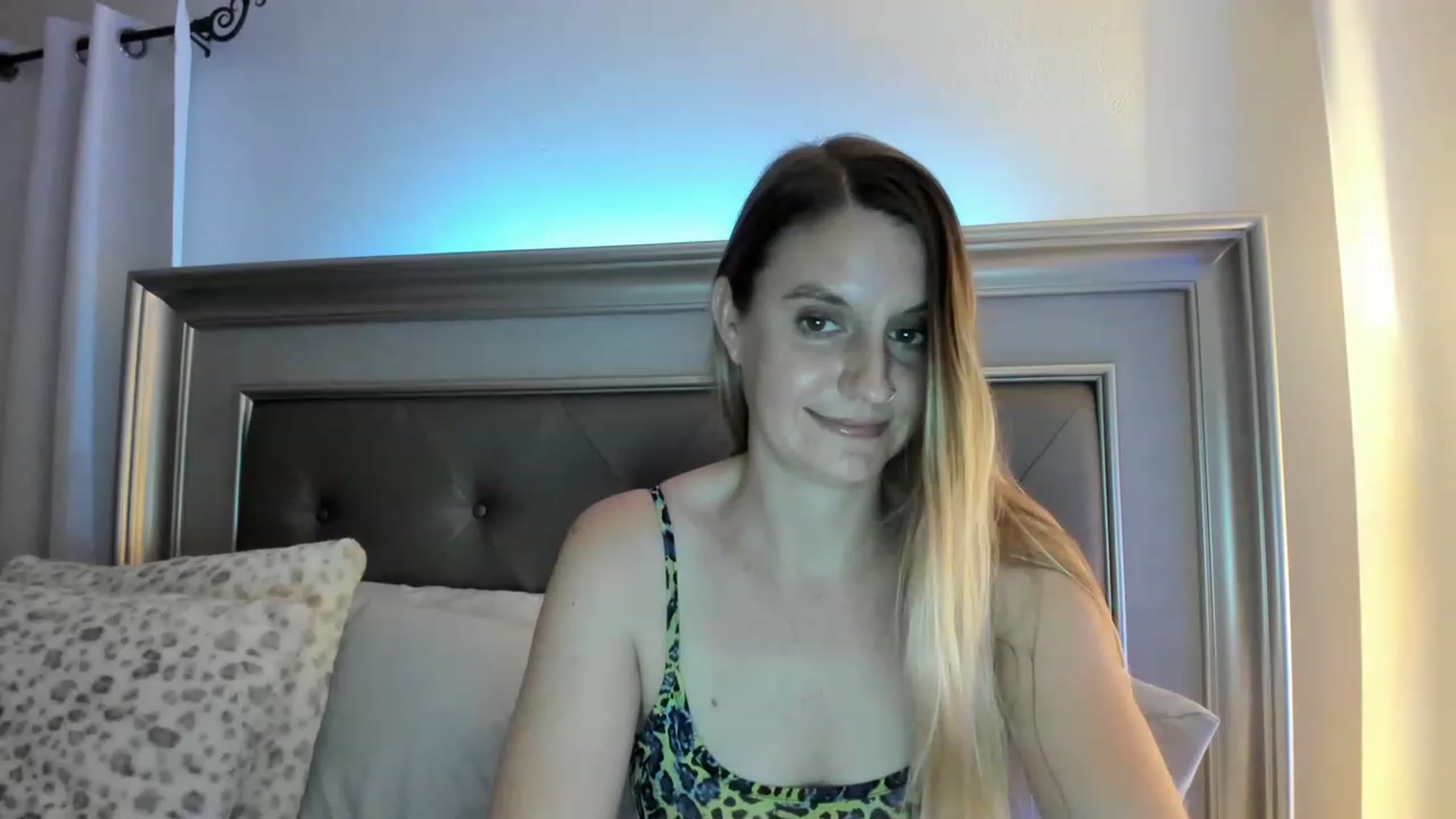 Gallery image thumbnail from Ca_ndi's myfreecams stream on, 03/14/2023, 24:07 image 20 of 20