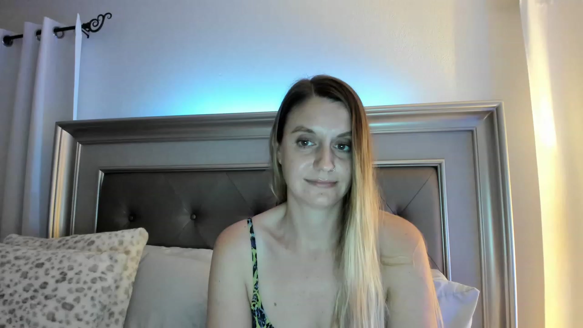 Gallery image thumbnail from Ca_ndi's myfreecams stream on, 03/14/2023, 24:33 image 7 of 20