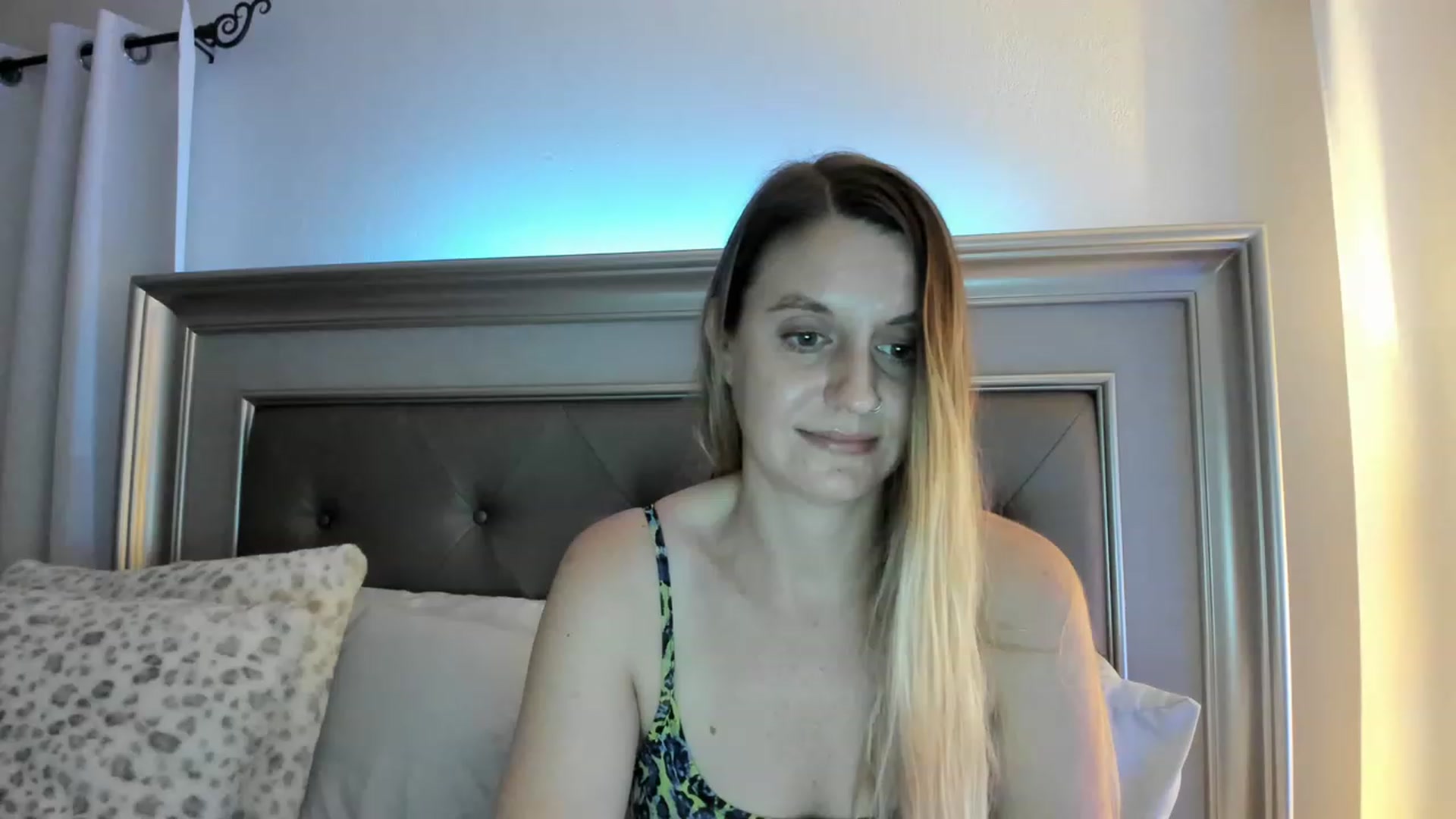 Gallery image thumbnail from Ca_ndi's myfreecams stream on, 03/14/2023, 24:33 image 6 of 20