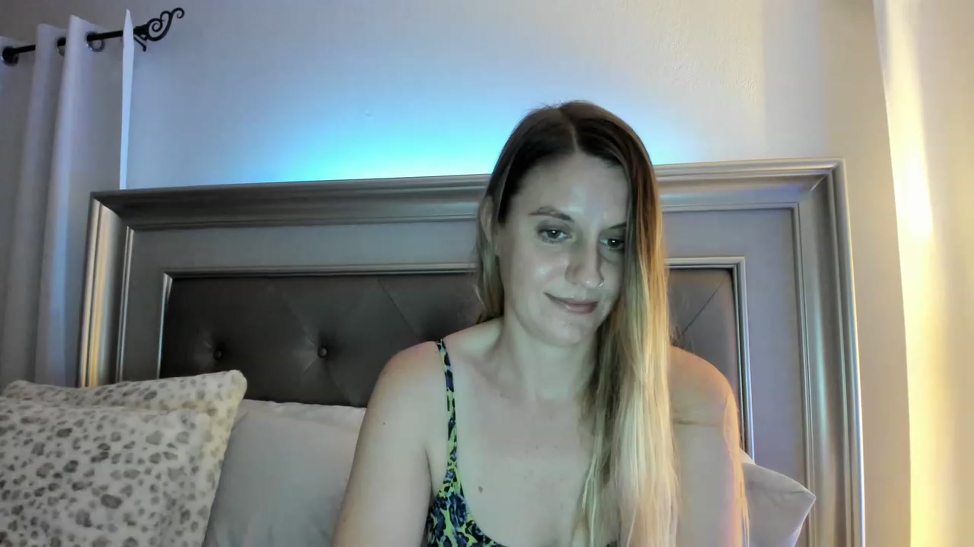 Gallery image thumbnail from Ca_ndi's myfreecams stream on, 03/14/2023, 24:33 image 8 of 20