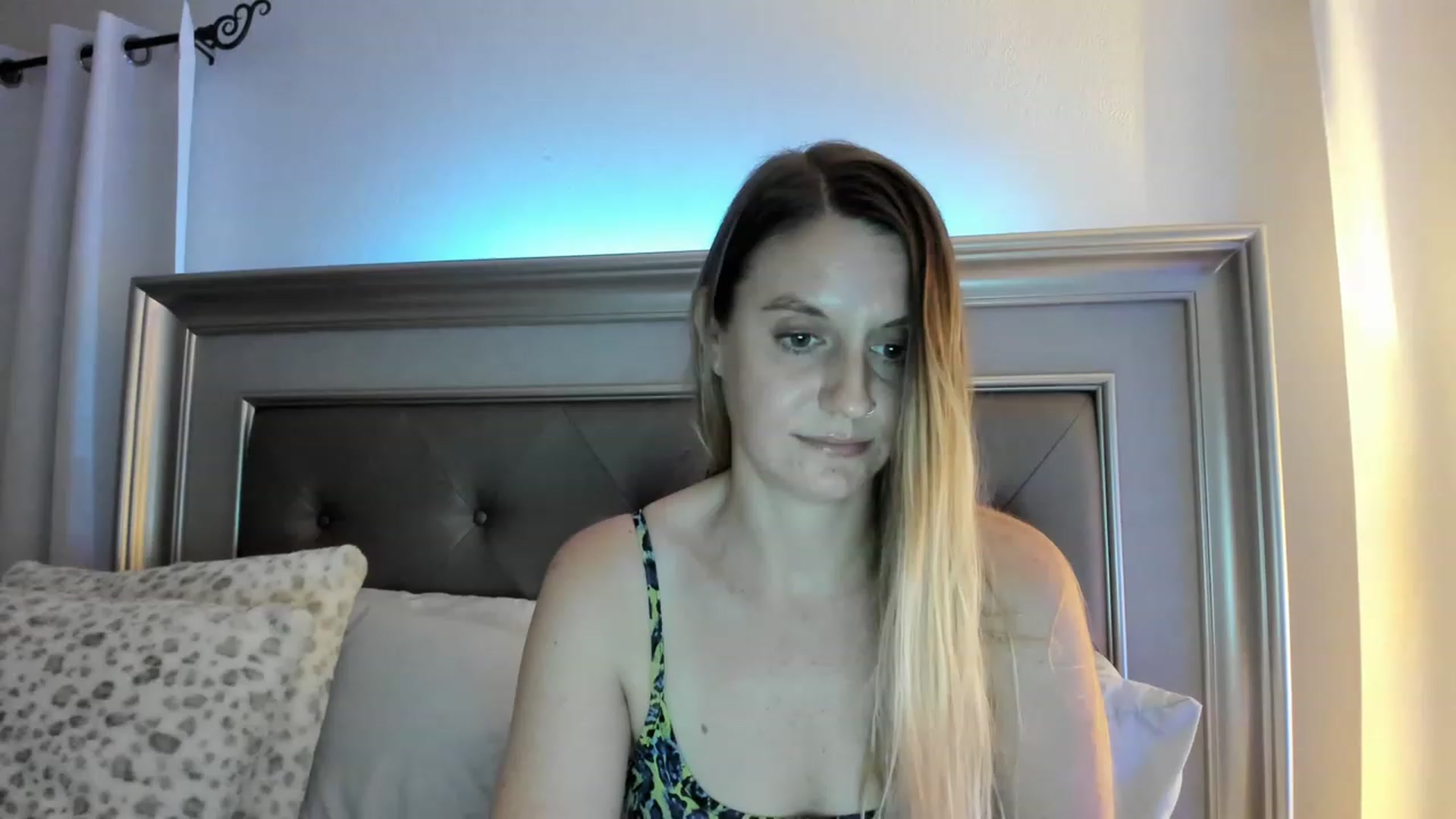 Gallery image thumbnail from Ca_ndi's myfreecams stream on, 03/14/2023, 24:33 image 5 of 20