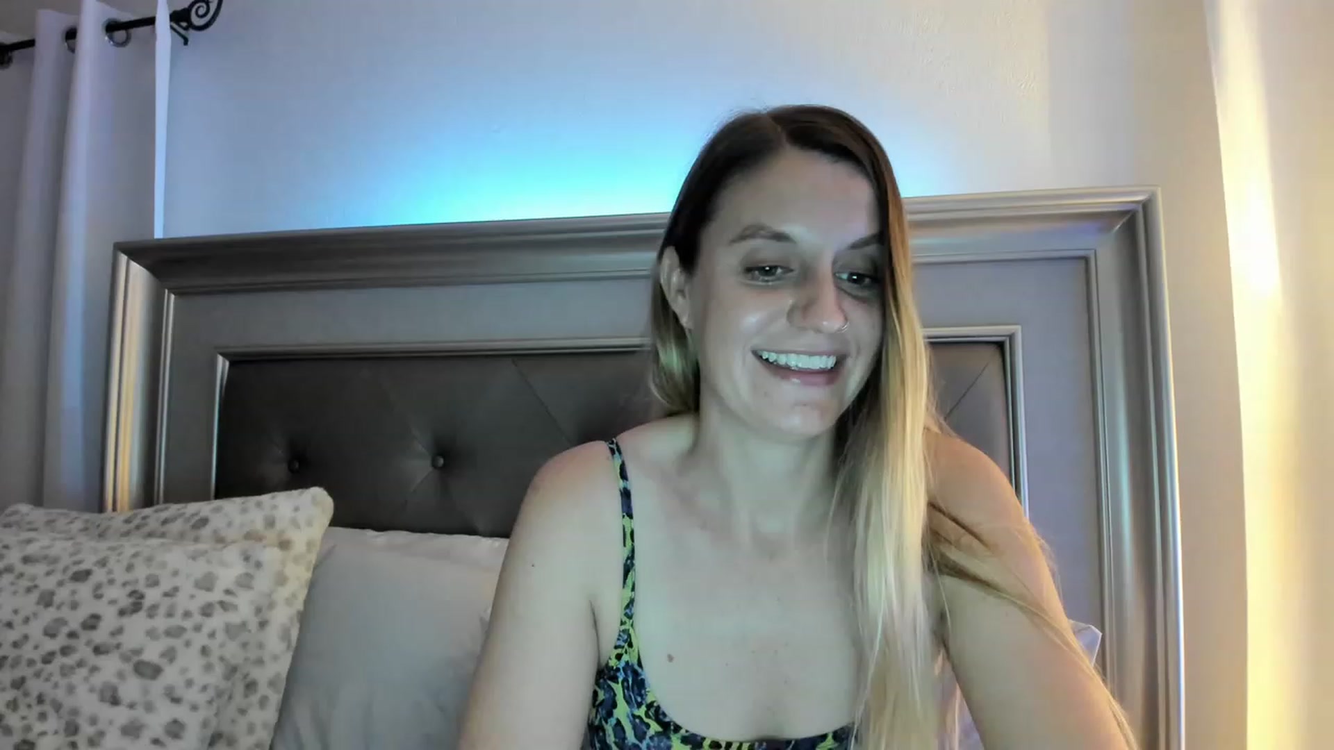 Gallery image thumbnail from Ca_ndi's myfreecams stream on, 03/14/2023, 24:33 image 1 of 20