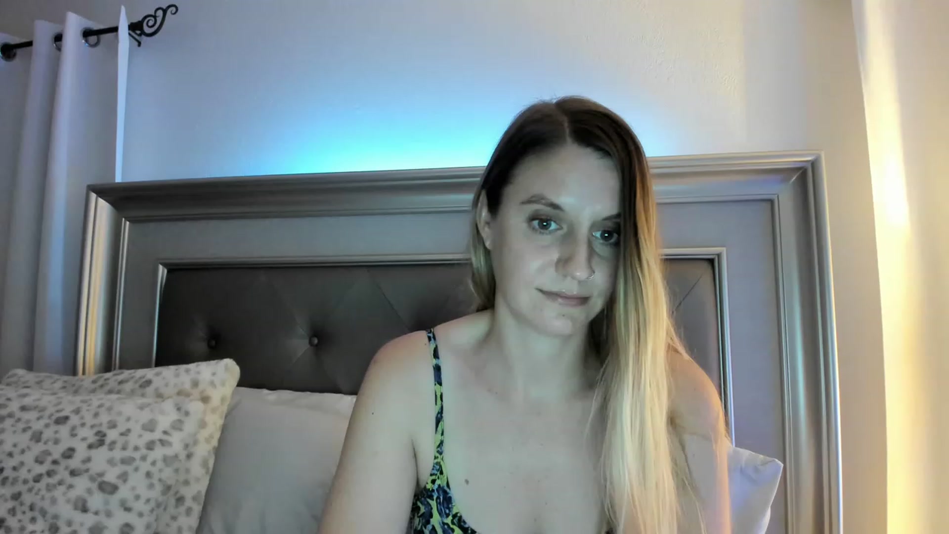 Gallery image thumbnail from Ca_ndi's myfreecams stream on, 03/14/2023, 24:33 image 2 of 20