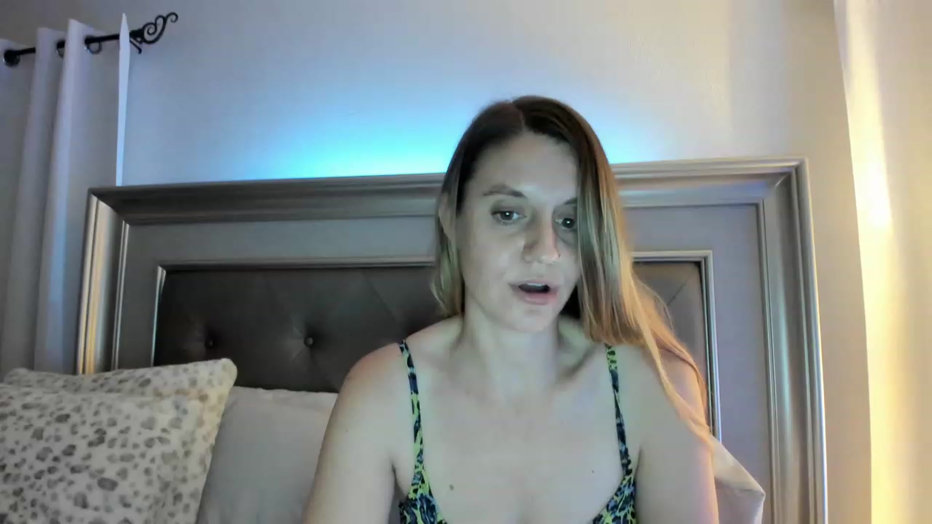 Gallery image thumbnail from Ca_ndi's myfreecams stream on, 03/14/2023, 24:33 image 9 of 20