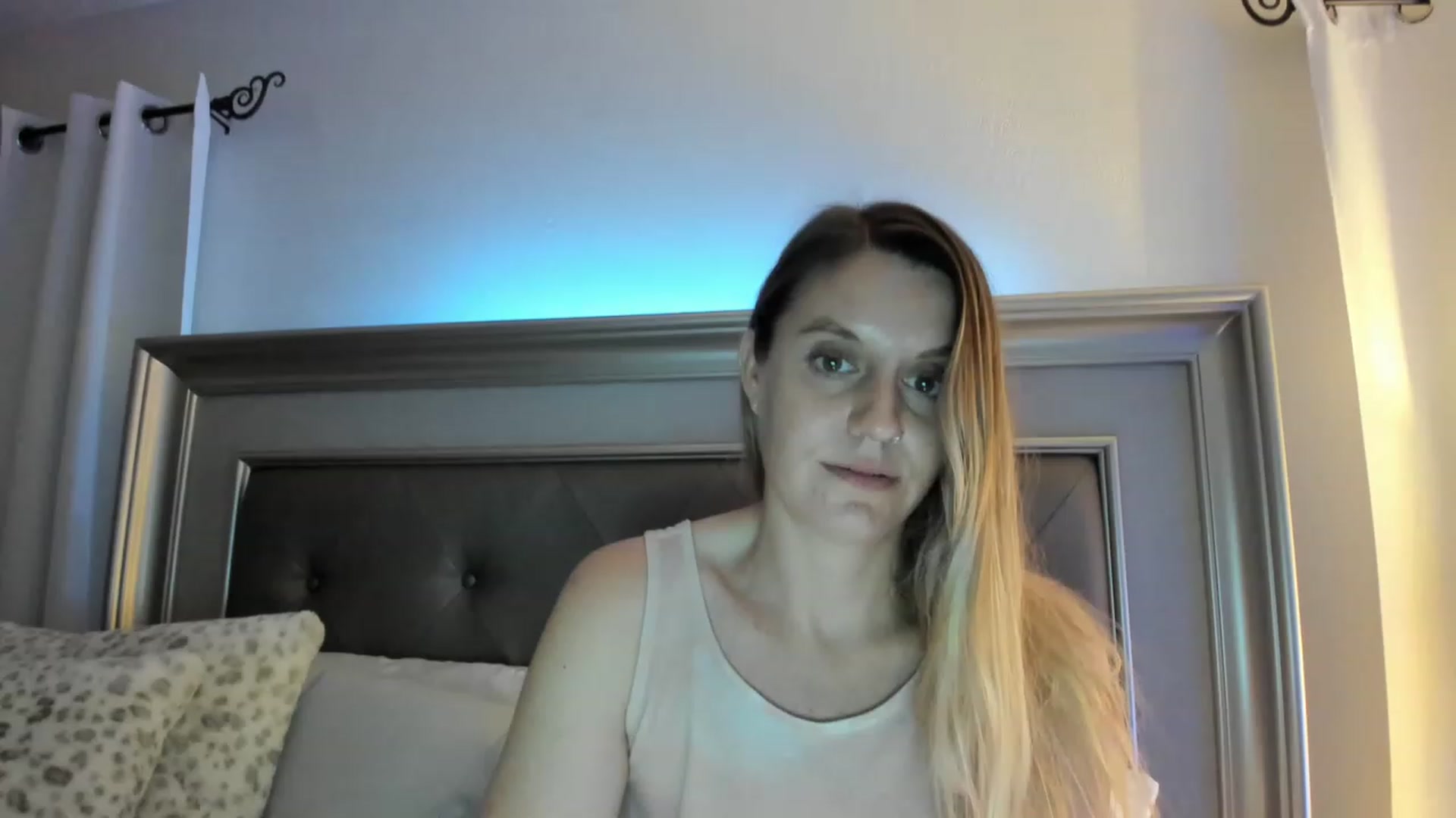 Gallery image thumbnail from Ca_ndi's myfreecams stream on, 03/14/2023, 01:43 image 19 of 20