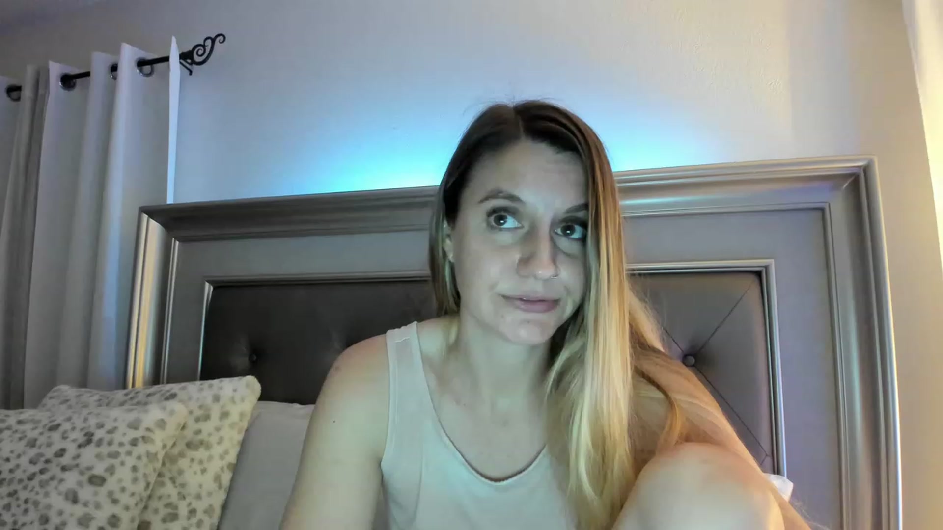 Gallery image thumbnail from Ca_ndi's myfreecams stream on, 03/14/2023, 01:43 image 6 of 20