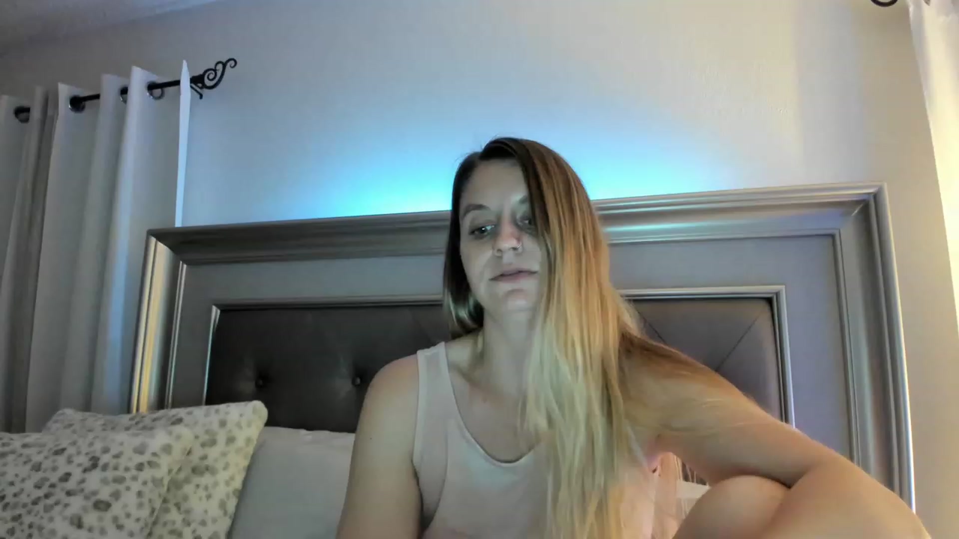 Gallery image thumbnail from Ca_ndi's myfreecams stream on, 03/14/2023, 01:43 image 7 of 20