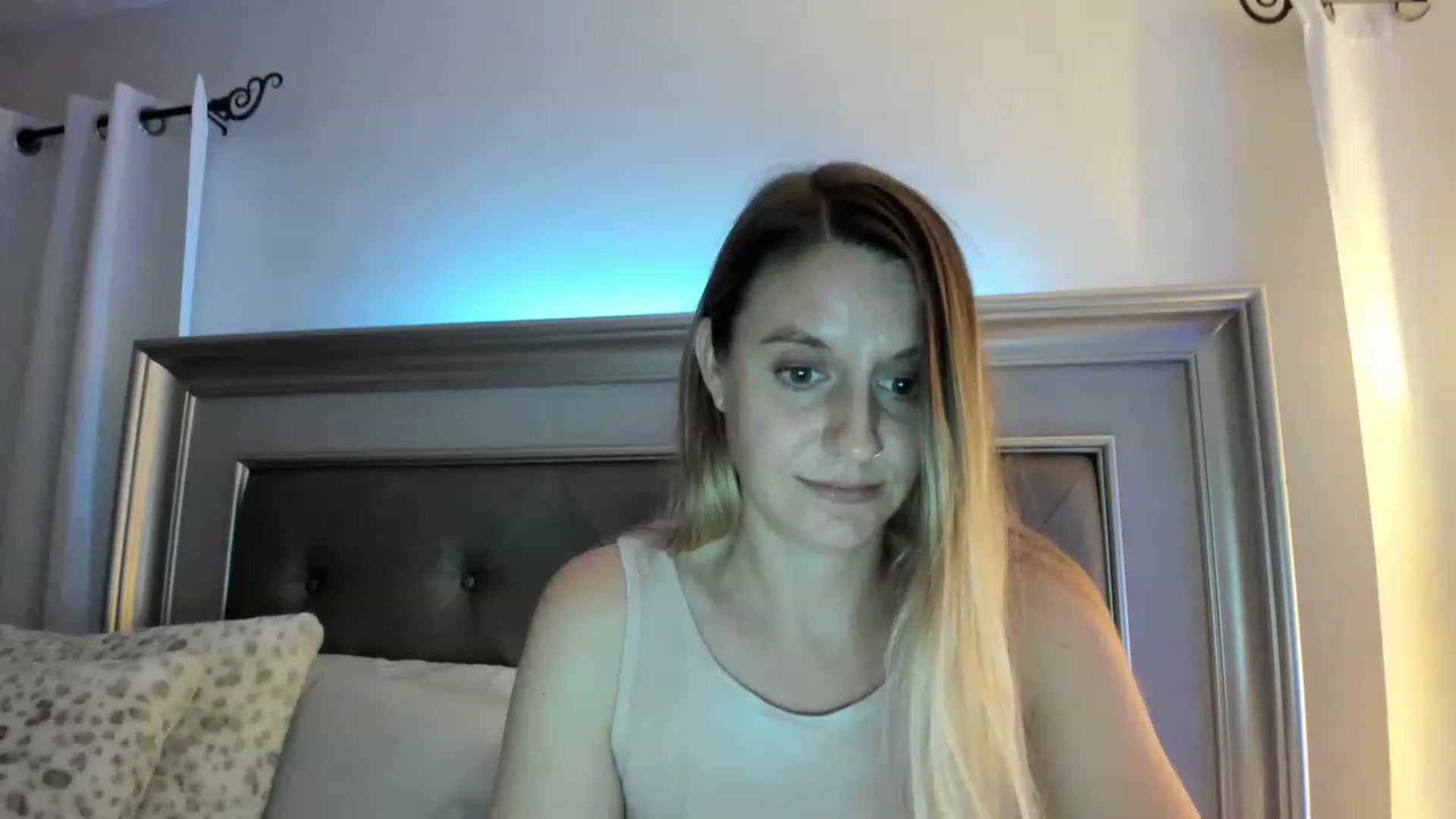 Gallery image thumbnail from Ca_ndi's myfreecams stream on, 03/14/2023, 01:43 image 13 of 20