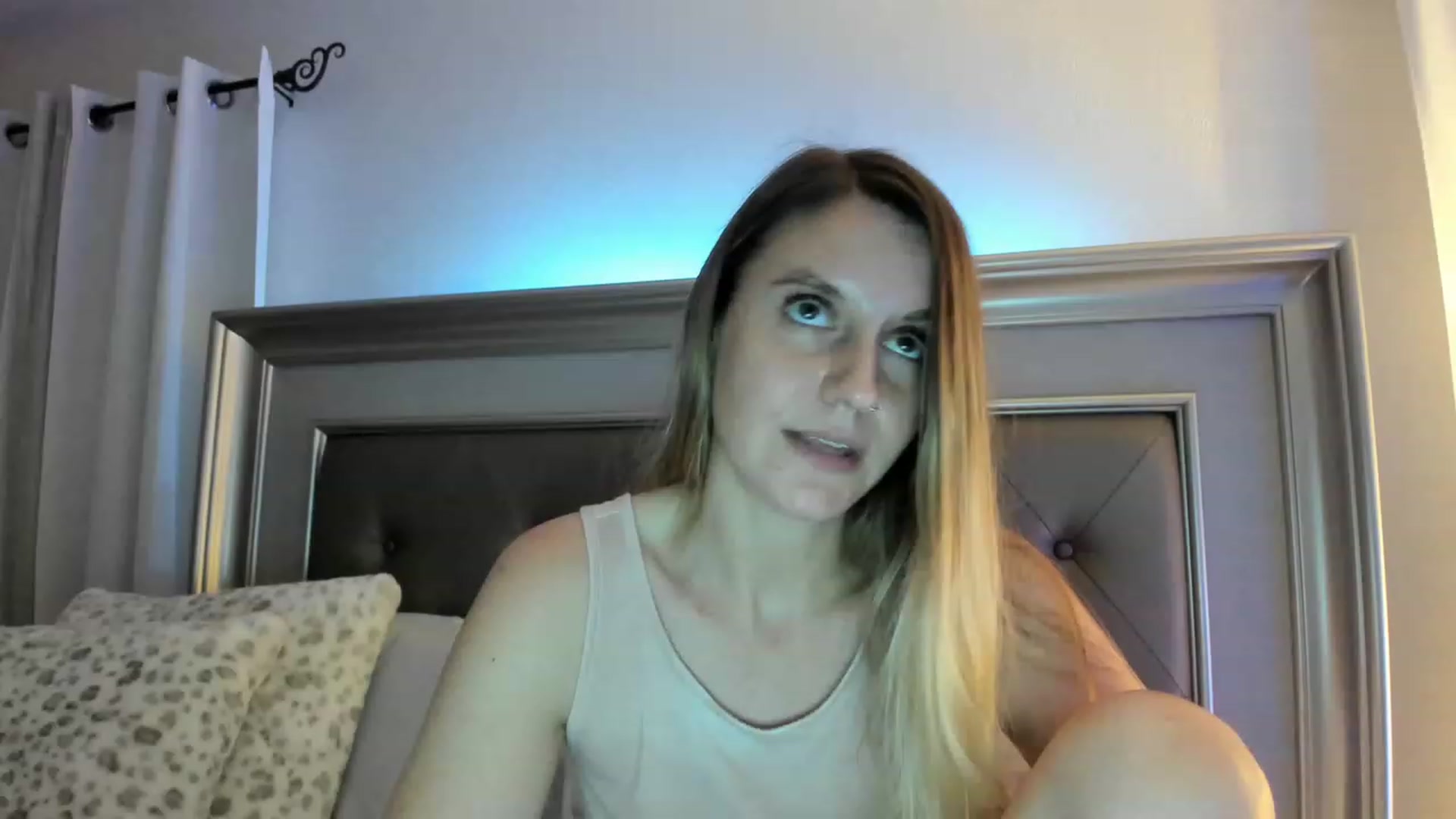 Gallery image thumbnail from Ca_ndi's myfreecams stream on, 03/14/2023, 01:43 image 10 of 20
