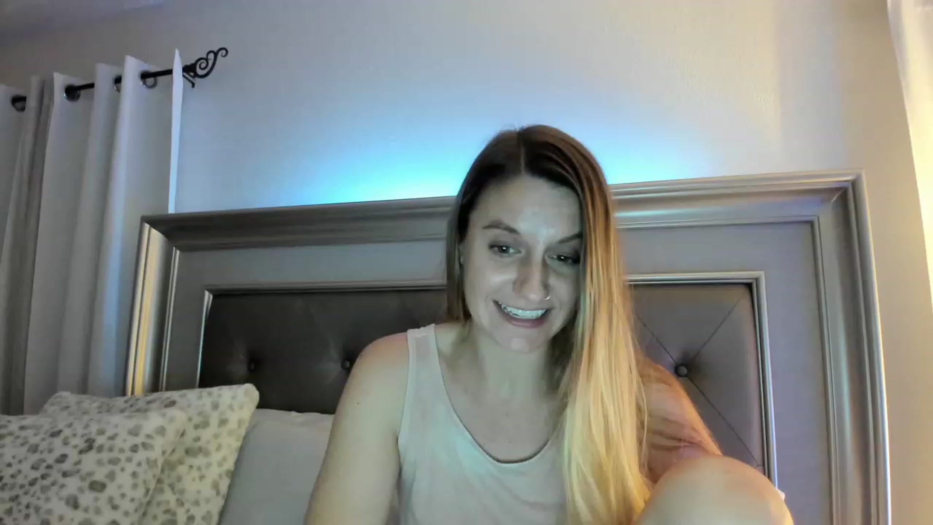 Gallery image thumbnail from Ca_ndi's myfreecams stream on, 03/14/2023, 01:43 image 9 of 20