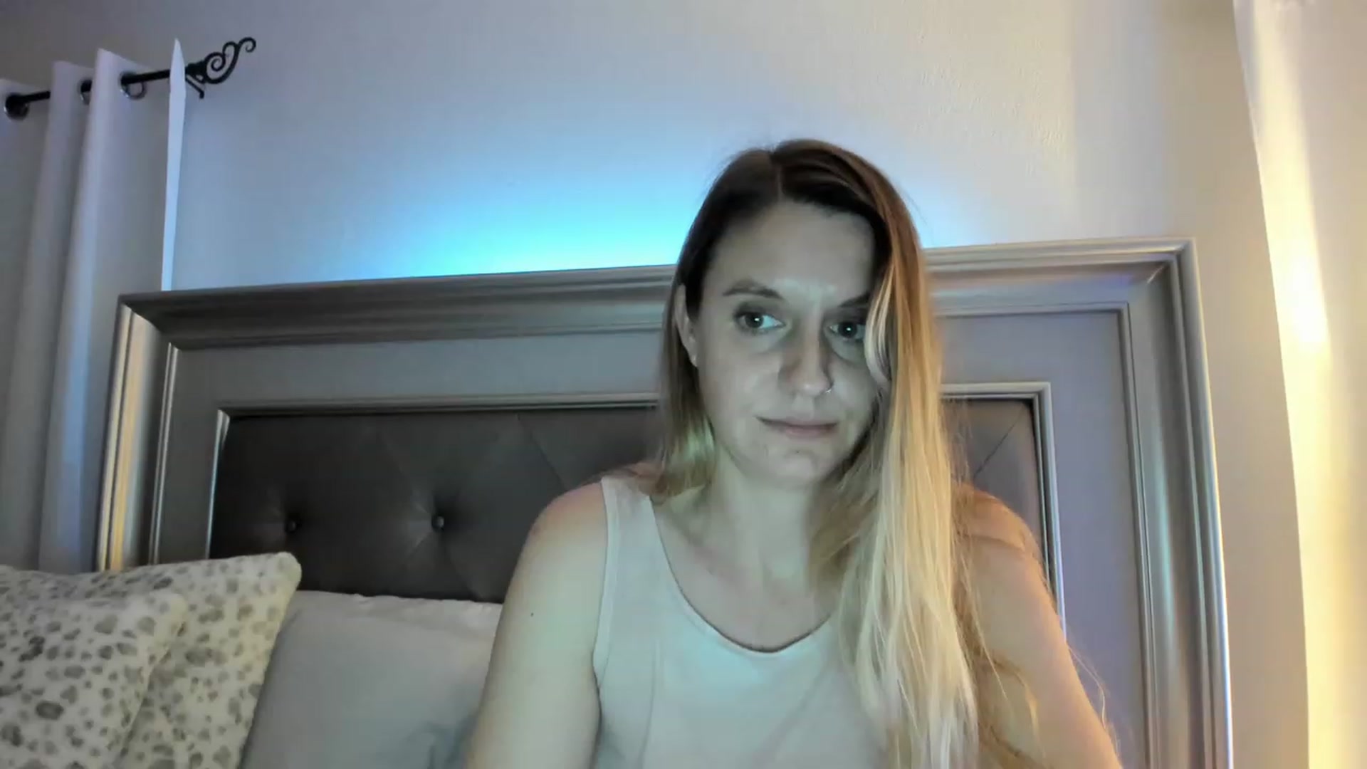 Gallery image thumbnail from Ca_ndi's myfreecams stream on, 03/14/2023, 01:43 image 18 of 20
