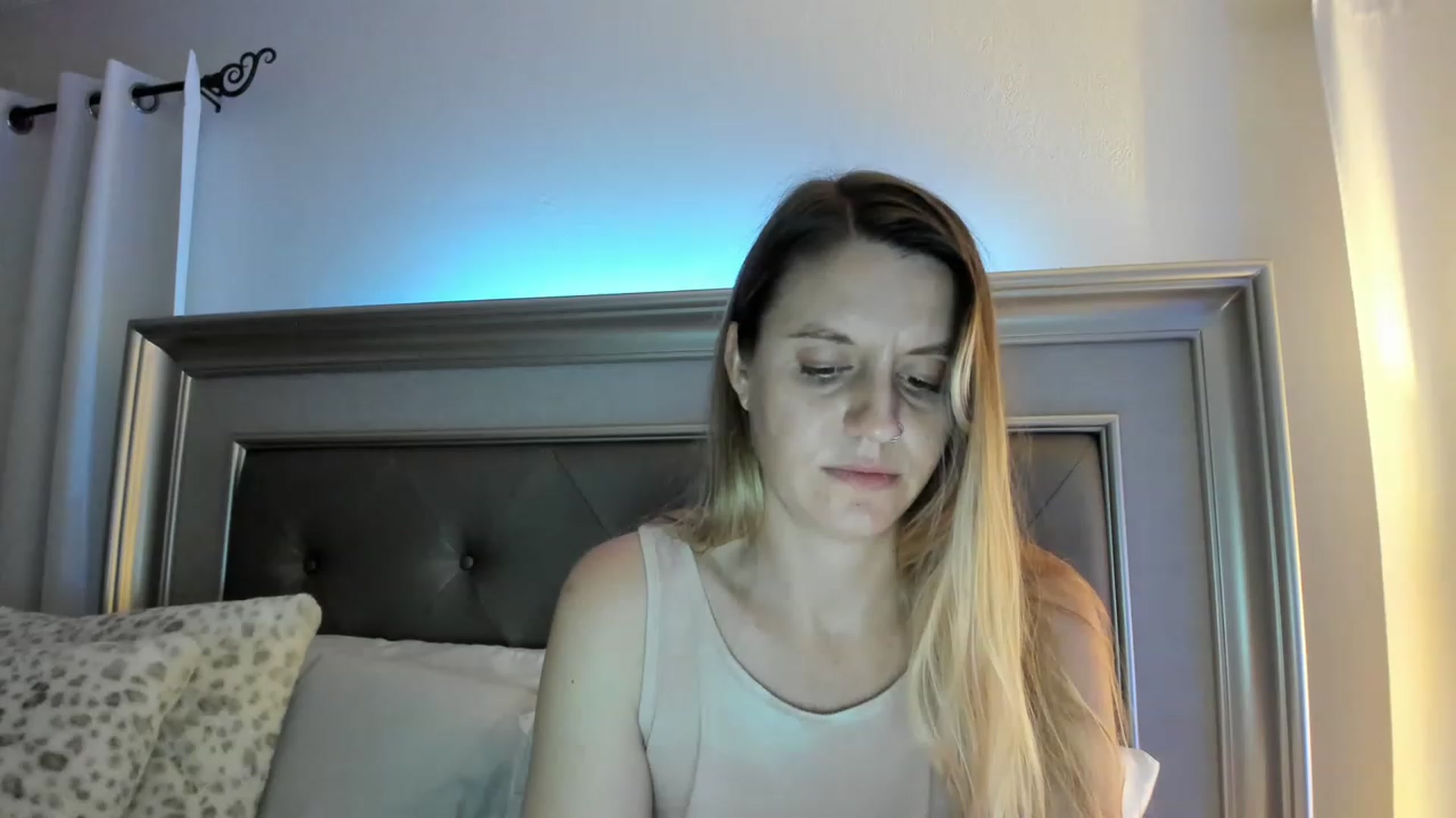 Gallery image thumbnail from Ca_ndi's myfreecams stream on, 03/14/2023, 01:43 image 17 of 20