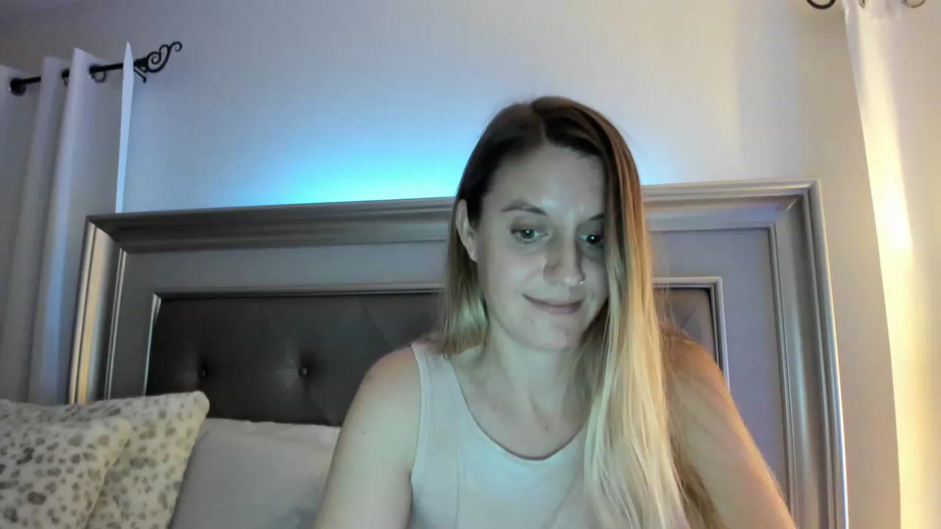 Gallery image thumbnail from Ca_ndi's myfreecams stream on, 03/14/2023, 01:43 image 15 of 20