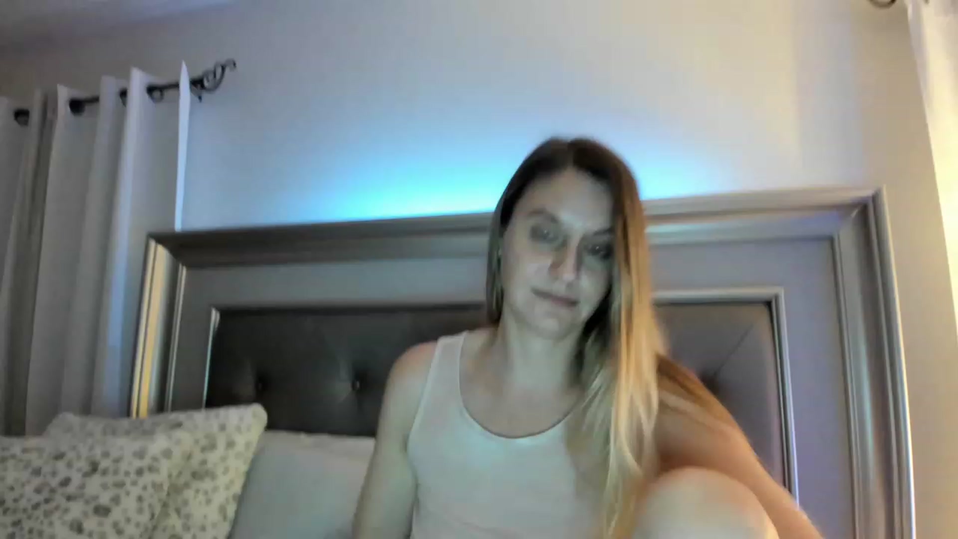 Gallery image thumbnail from Ca_ndi's myfreecams stream on, 03/14/2023, 01:43 image 8 of 20