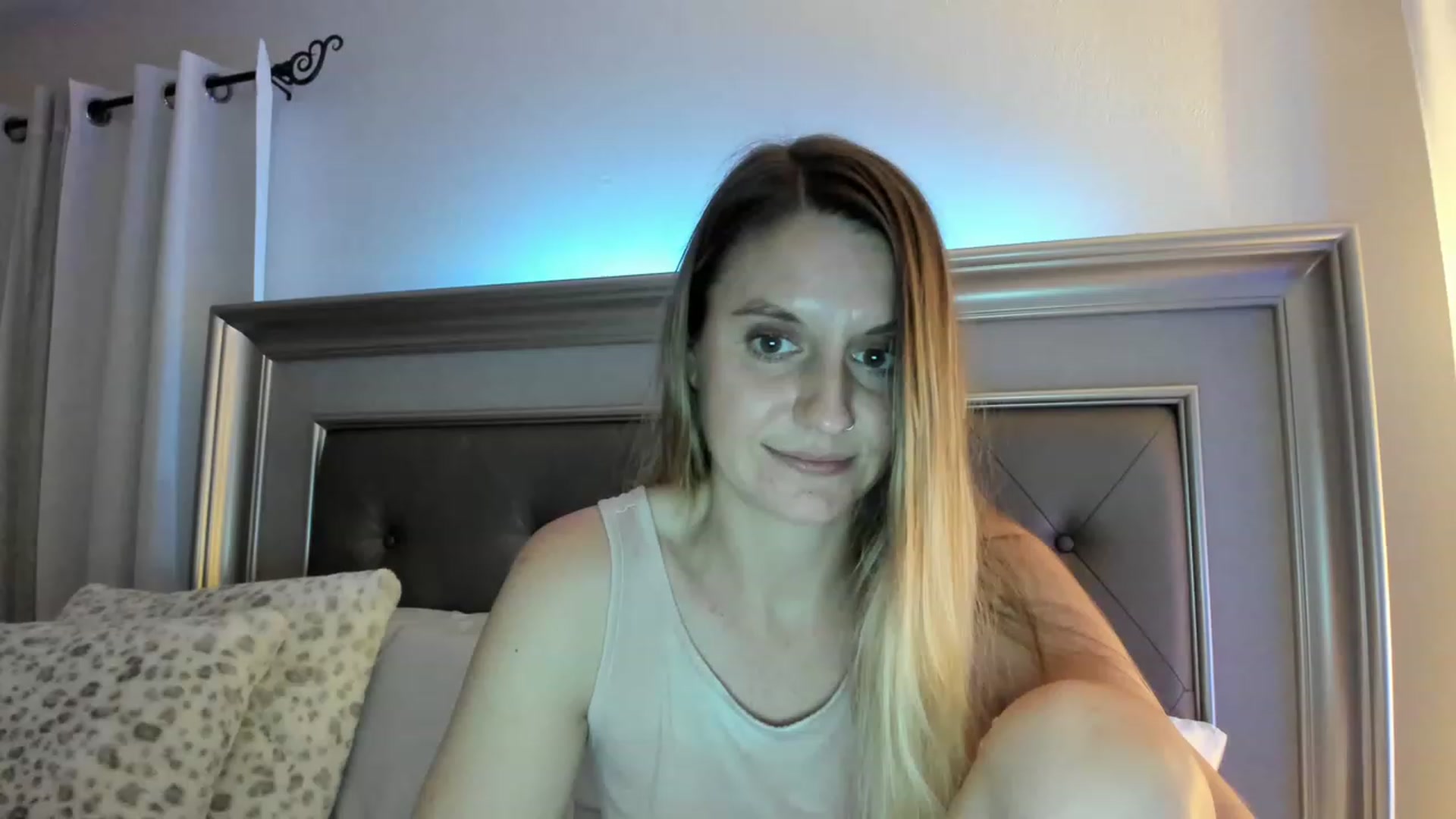 Gallery image thumbnail from Ca_ndi's myfreecams stream on, 03/14/2023, 01:43 image 11 of 20