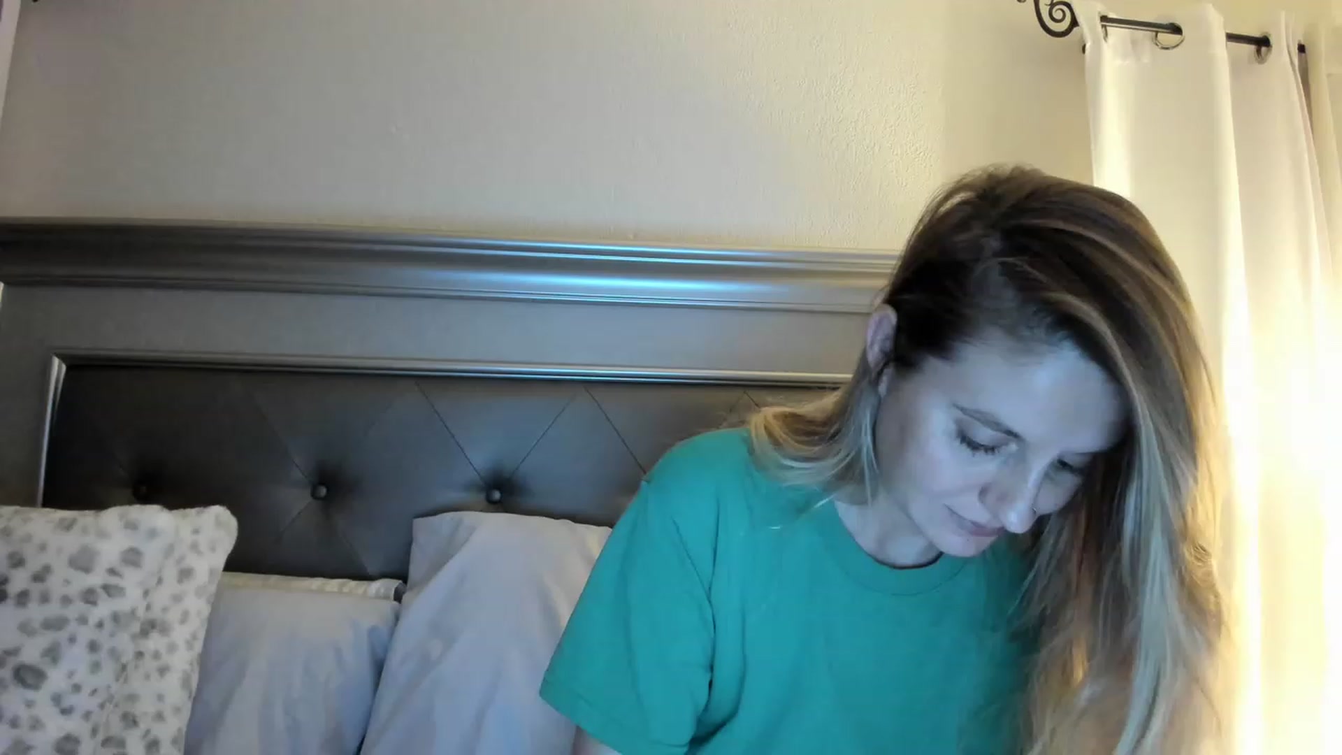 Gallery image thumbnail from Ca_ndi's myfreecams stream on, 03/15/2023, 01:17 image 5 of 20