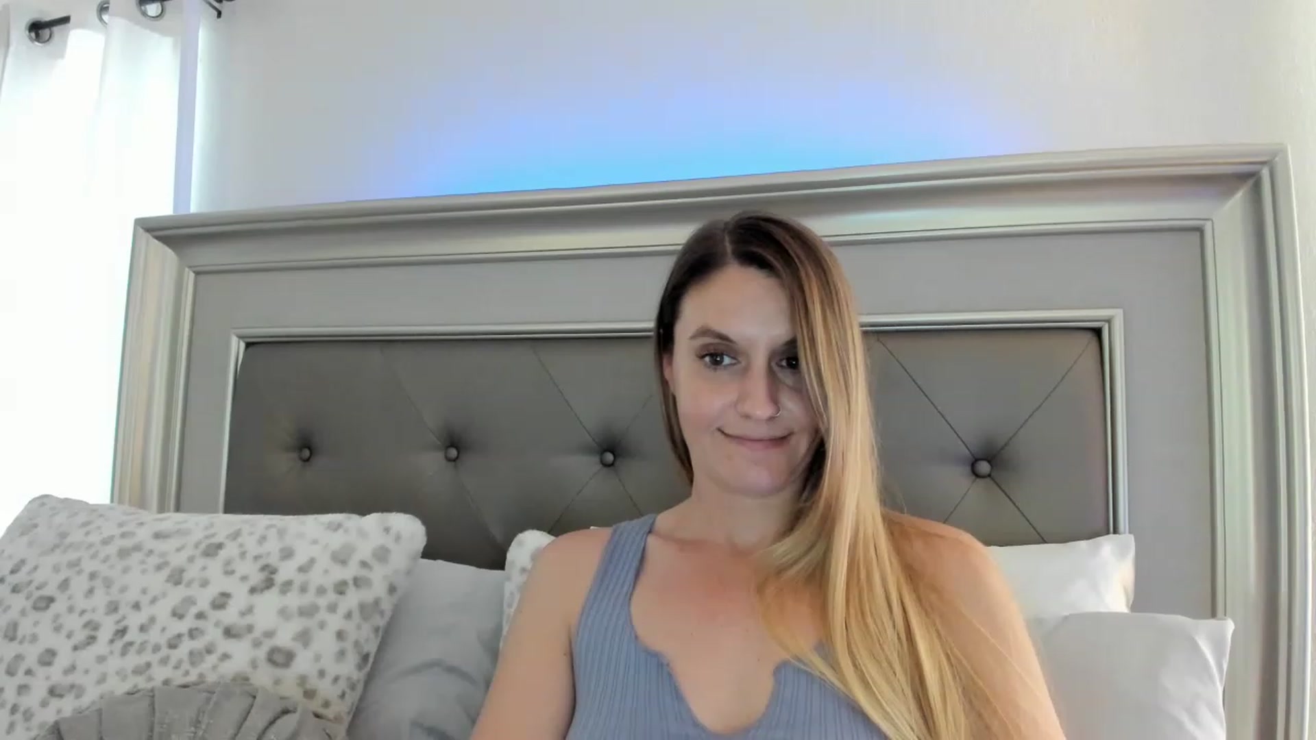 Gallery image thumbnail from Ca_ndi's myfreecams stream on, 03/15/2023, 21:13 image 6 of 20