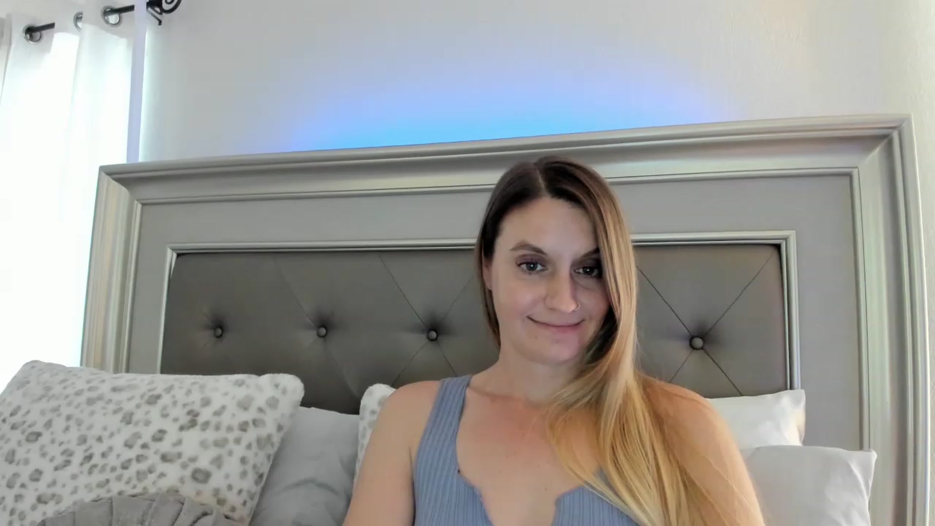Gallery image thumbnail from Ca_ndi's myfreecams stream on, 03/15/2023, 21:13 image 4 of 20