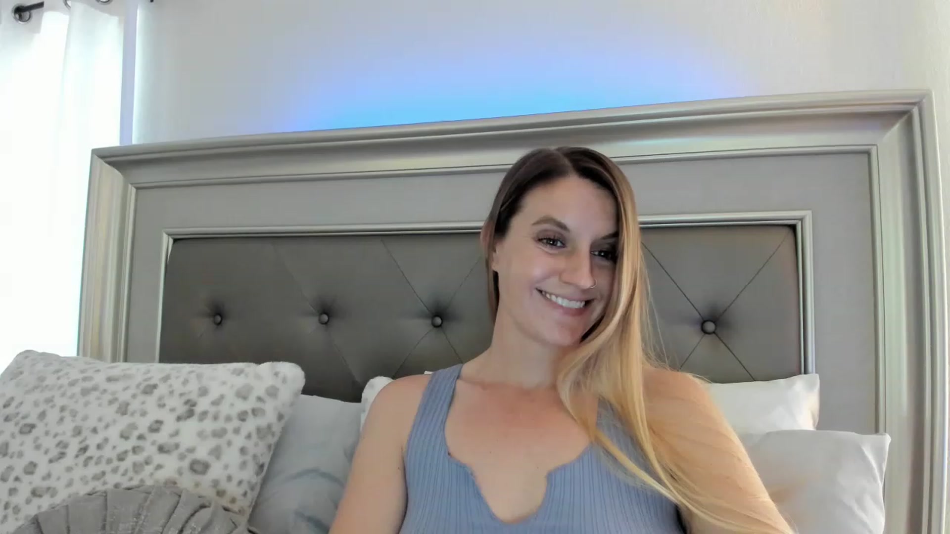 Gallery image thumbnail from Ca_ndi's myfreecams stream on, 03/15/2023, 21:13 image 9 of 20