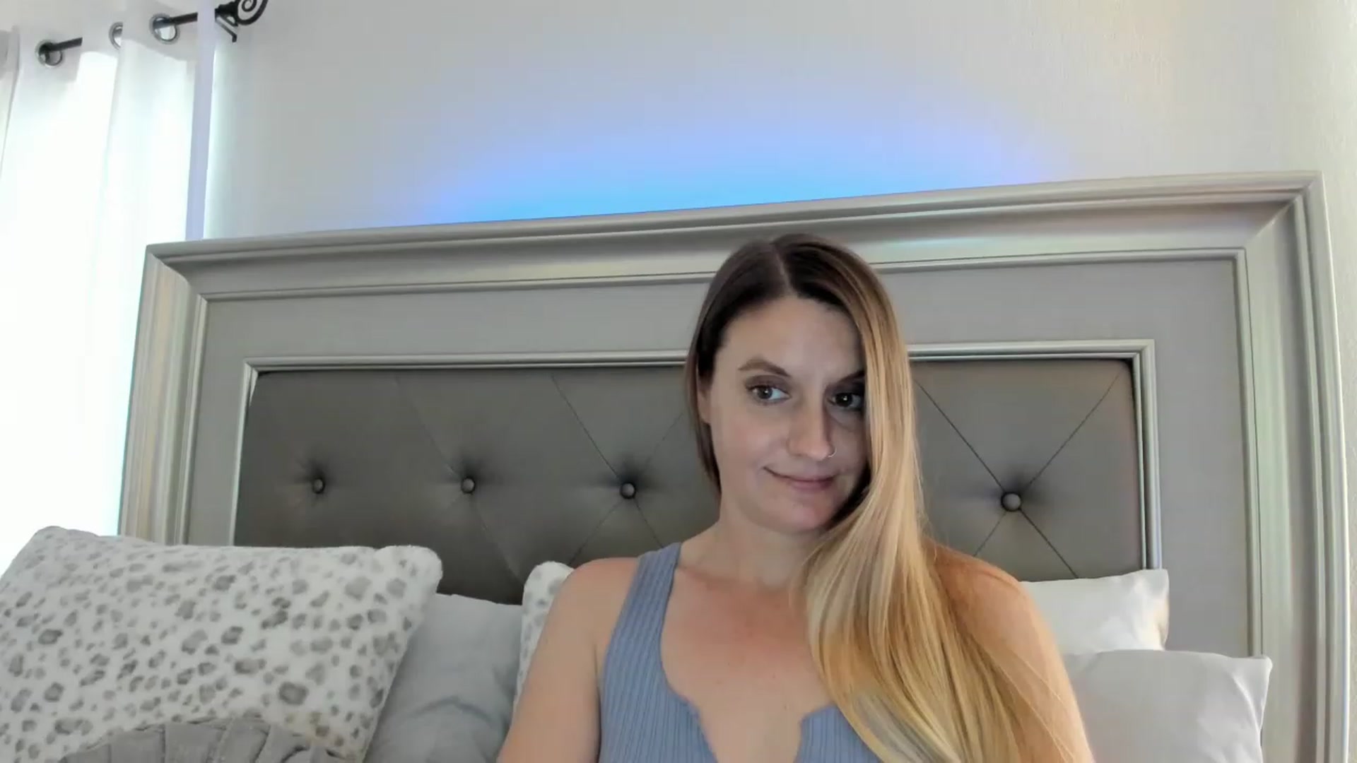 Gallery image thumbnail from Ca_ndi's myfreecams stream on, 03/15/2023, 21:13 image 2 of 20