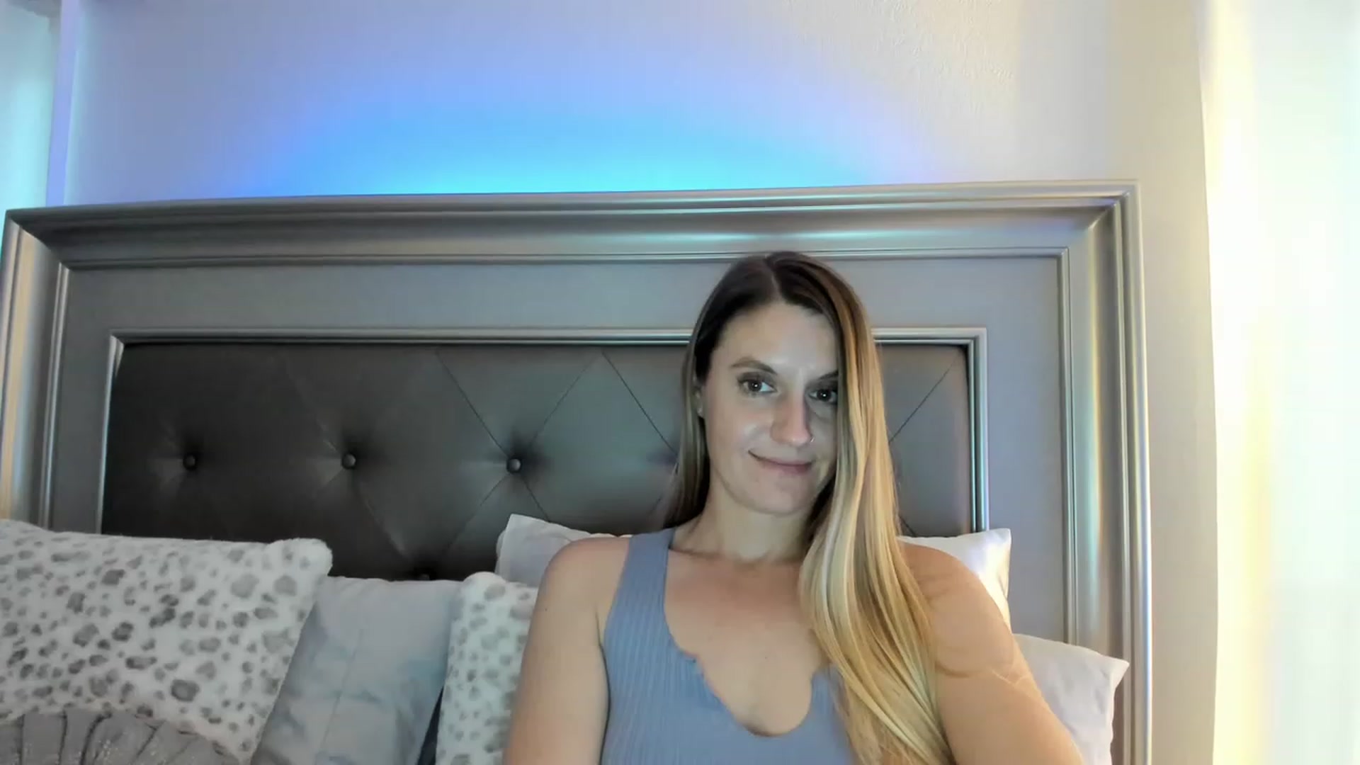 Gallery image thumbnail from Ca_ndi's myfreecams stream on, 03/15/2023, 23:21 image 8 of 20