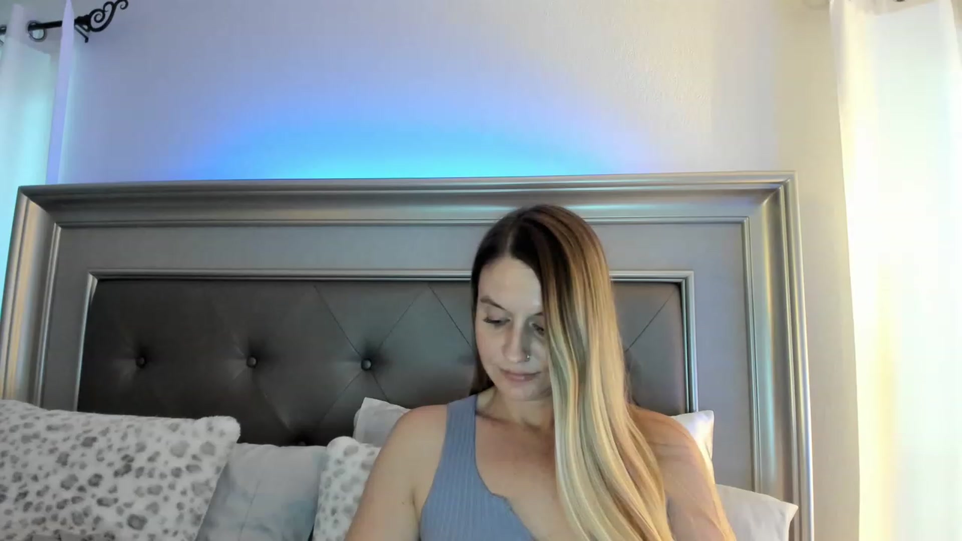 Gallery image thumbnail from Ca_ndi's myfreecams stream on, 03/15/2023, 23:21 image 6 of 20