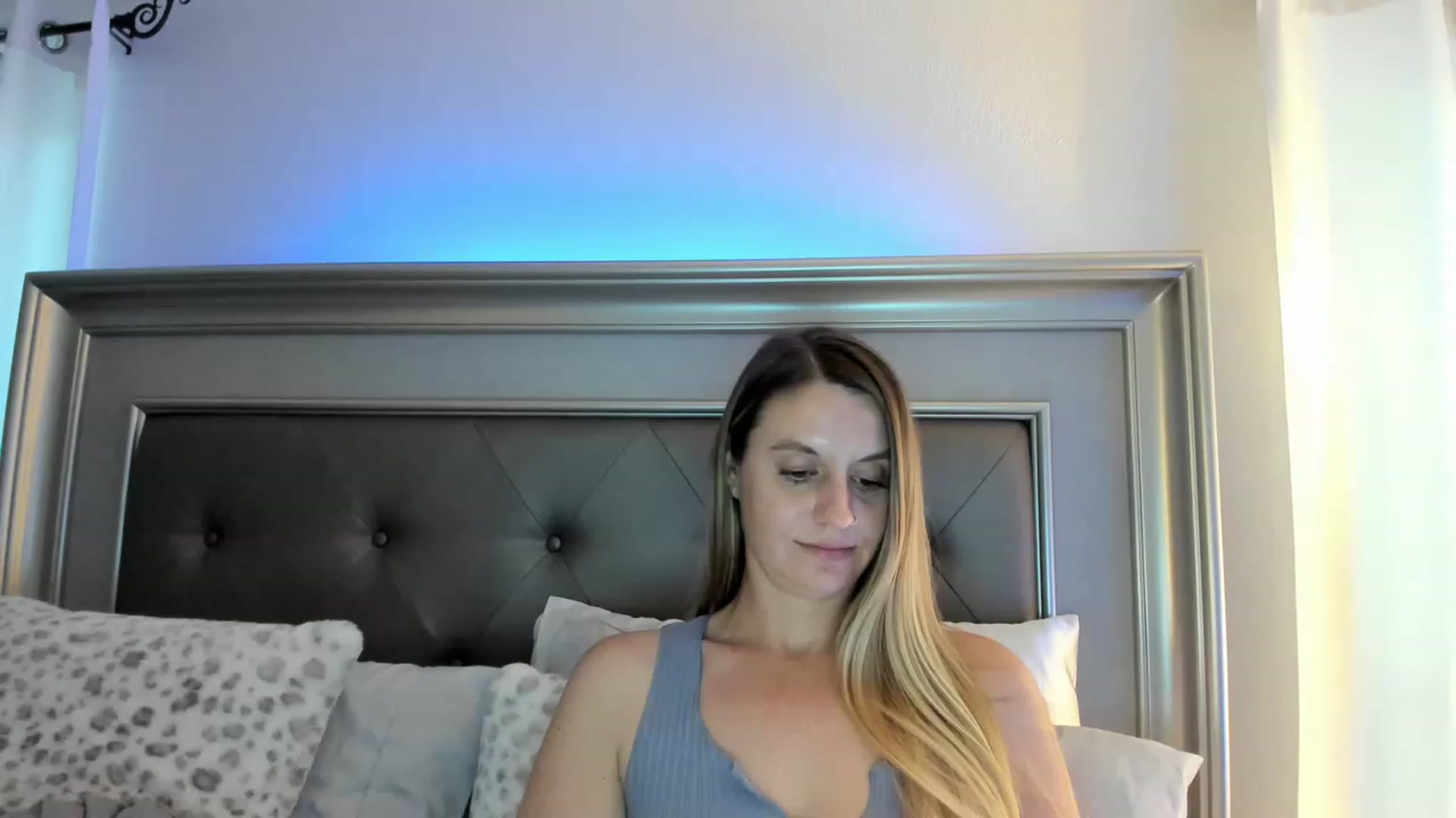 Gallery image thumbnail from Ca_ndi's myfreecams stream on, 03/15/2023, 23:21 image 9 of 20