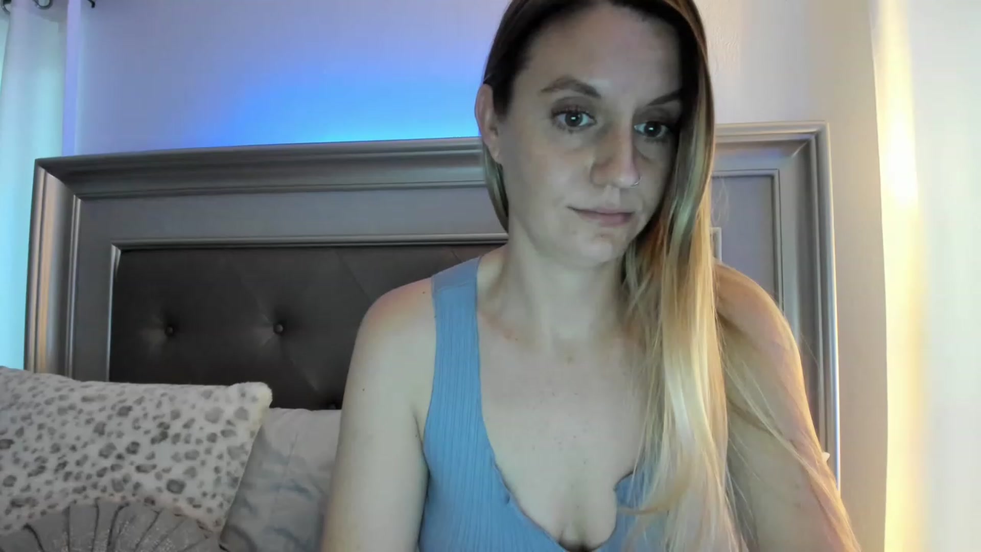 Gallery image thumbnail from Ca_ndi's myfreecams stream on, 03/15/2023, 23:21 image 17 of 20