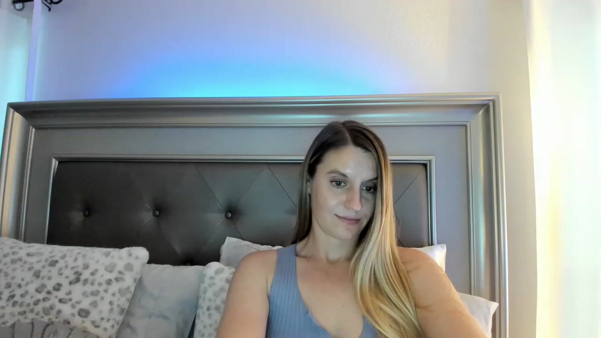 Gallery image thumbnail from Ca_ndi's myfreecams stream on, 03/15/2023, 23:21 image 10 of 20