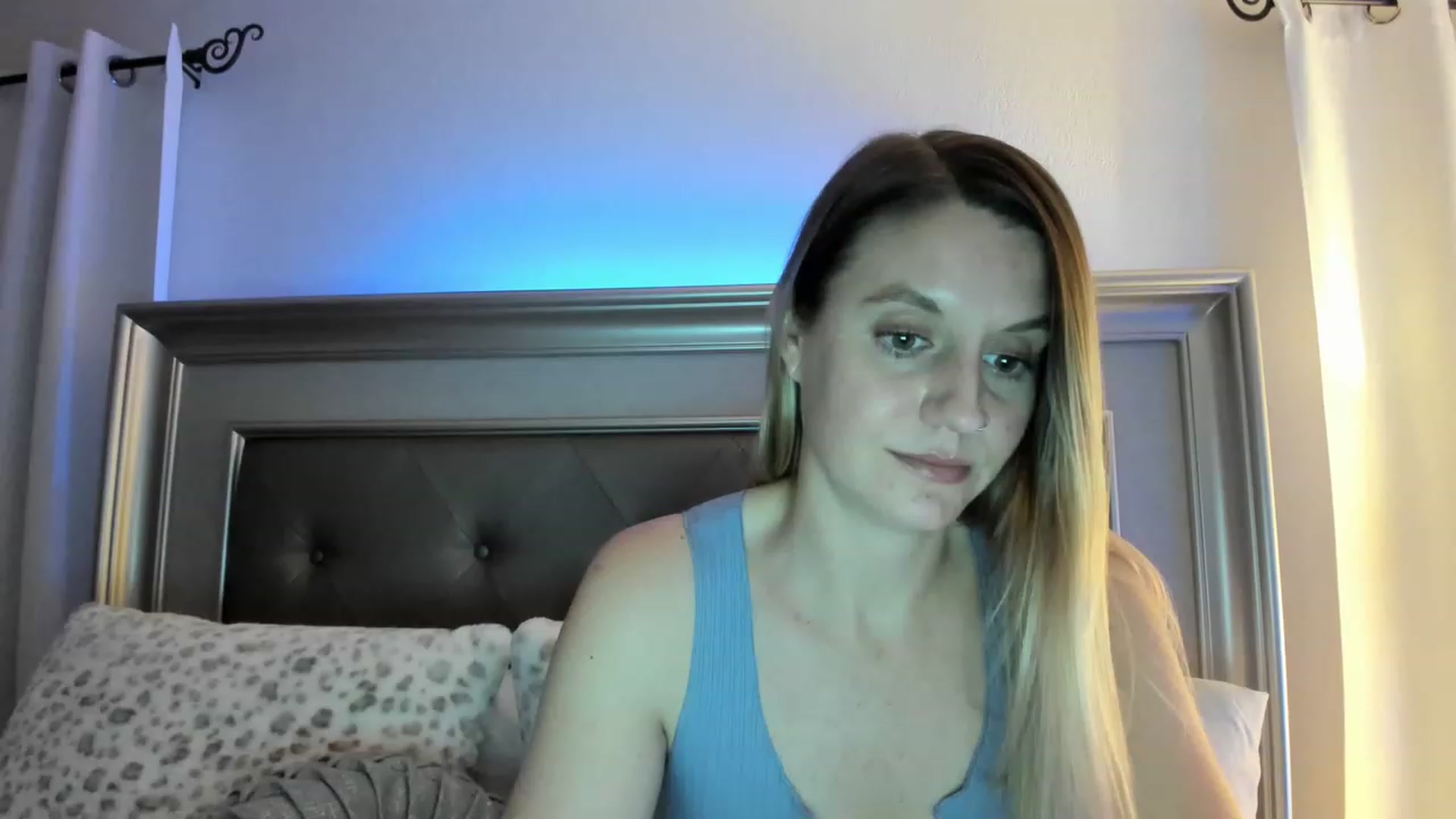 Gallery image thumbnail from Ca_ndi's myfreecams stream on, 03/16/2023, 24:49 image 6 of 20