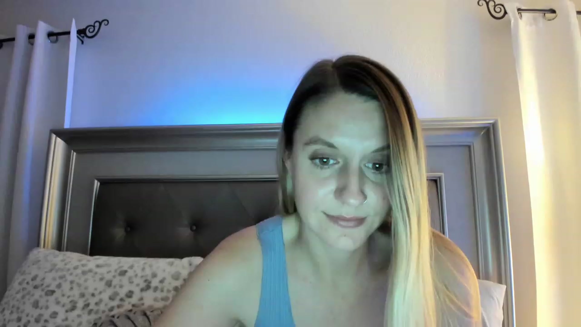Gallery image thumbnail from Ca_ndi's myfreecams stream on, 03/16/2023, 24:49 image 7 of 20