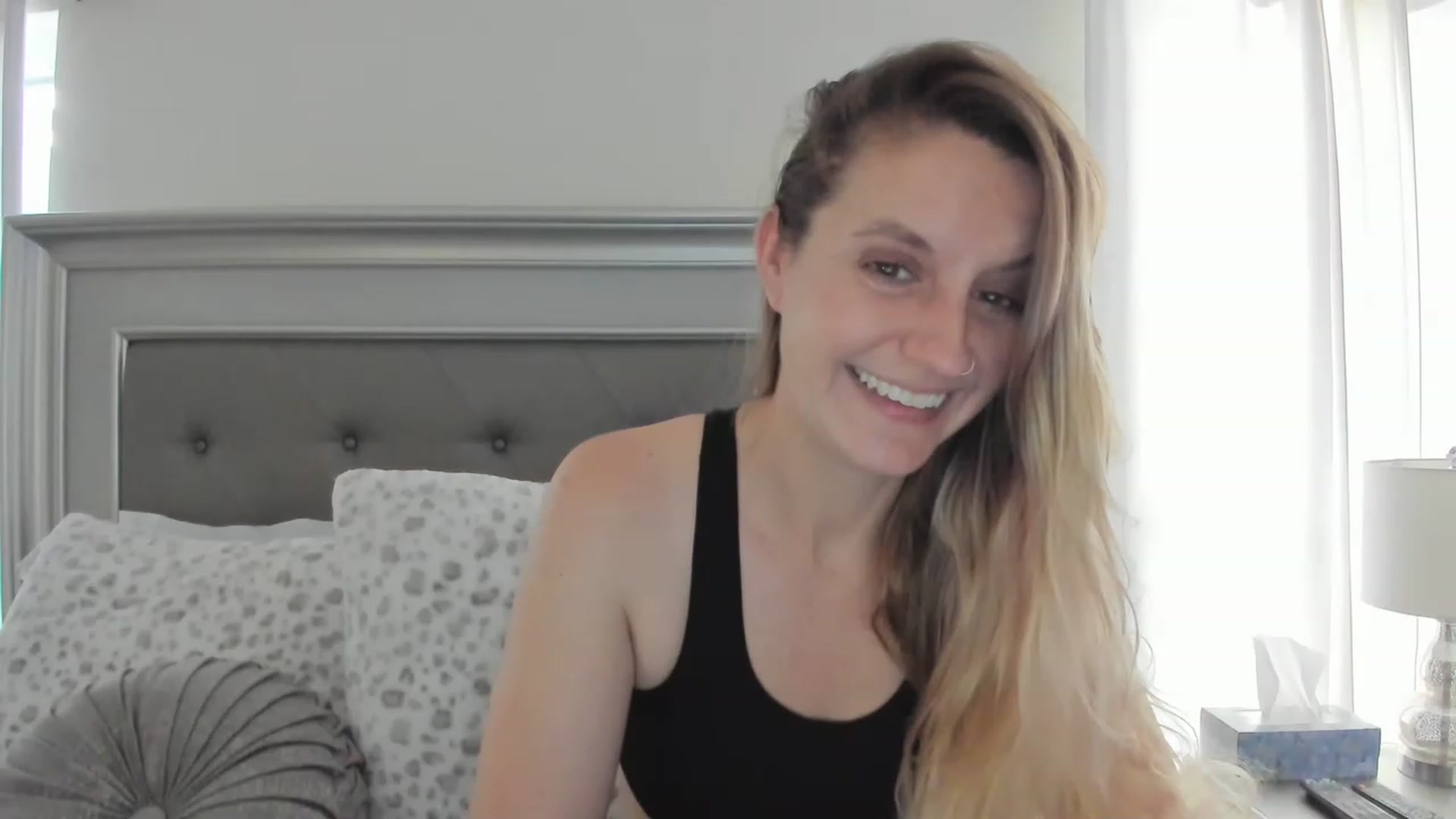 Gallery image thumbnail from Ca_ndi's myfreecams stream on, 03/16/2023, 20:19 image 10 of 20