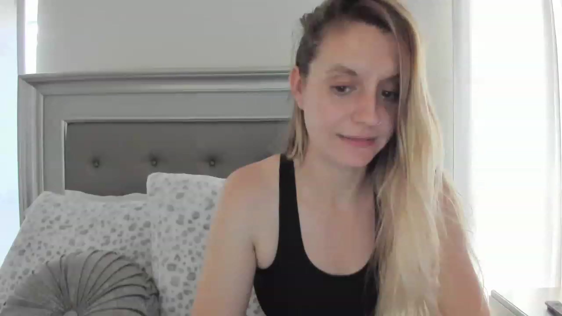 Gallery image thumbnail from Ca_ndi's myfreecams stream on, 03/16/2023, 20:19 image 17 of 20