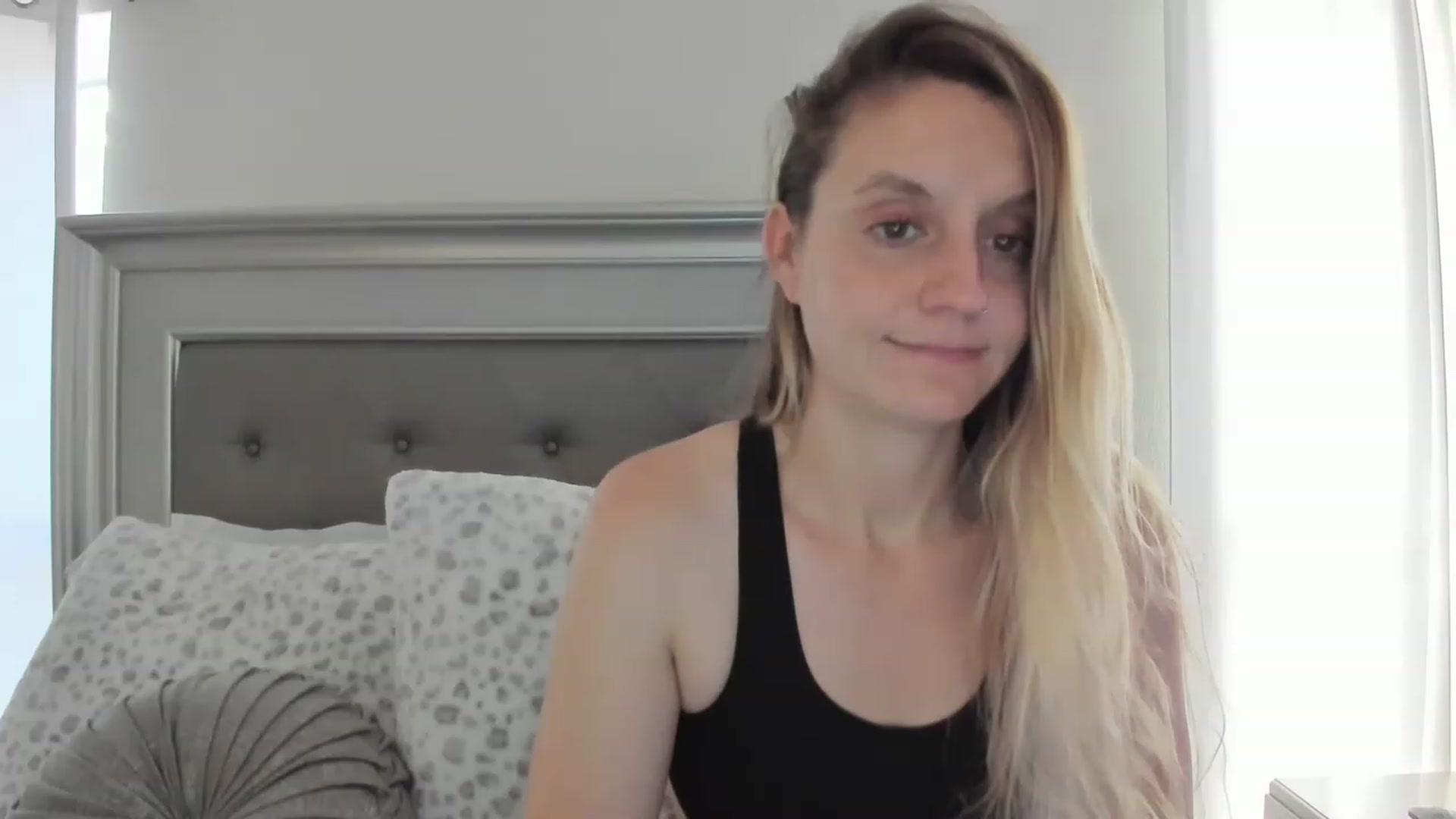 Gallery image thumbnail from Ca_ndi's myfreecams stream on, 03/16/2023, 20:19 image 16 of 20