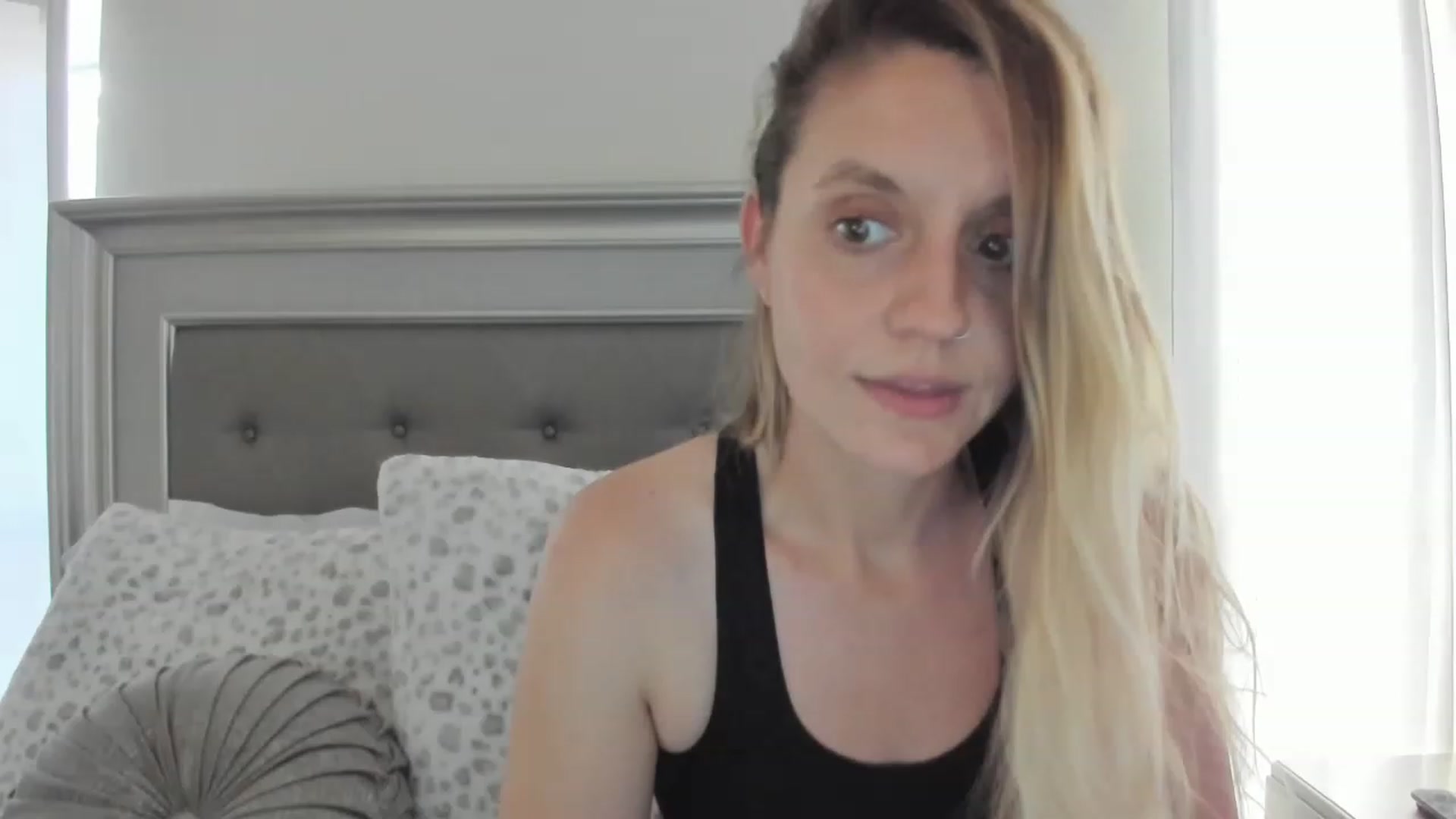 Gallery image thumbnail from Ca_ndi's myfreecams stream on, 03/16/2023, 20:19 image 19 of 20