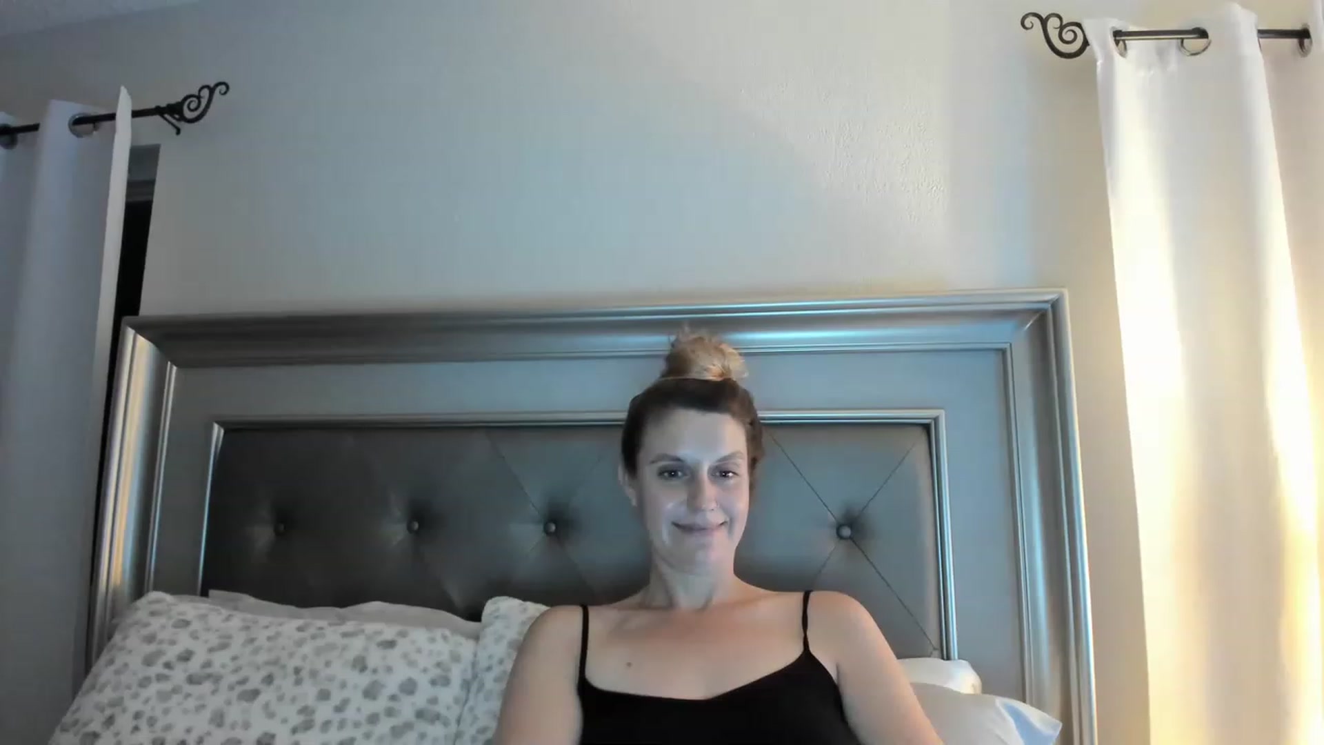 Gallery image thumbnail from Ca_ndi's myfreecams stream on, 03/17/2023, 01:45 image 3 of 20