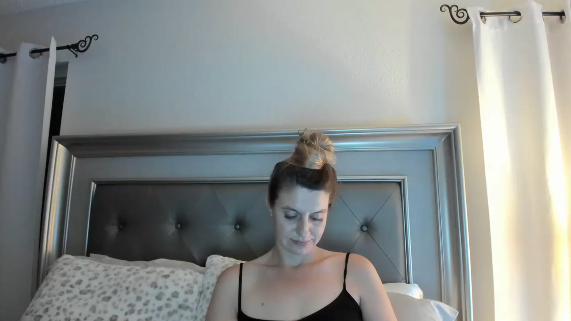 Gallery image thumbnail from Ca_ndi's myfreecams stream on, 03/17/2023, 01:45 image 5 of 20