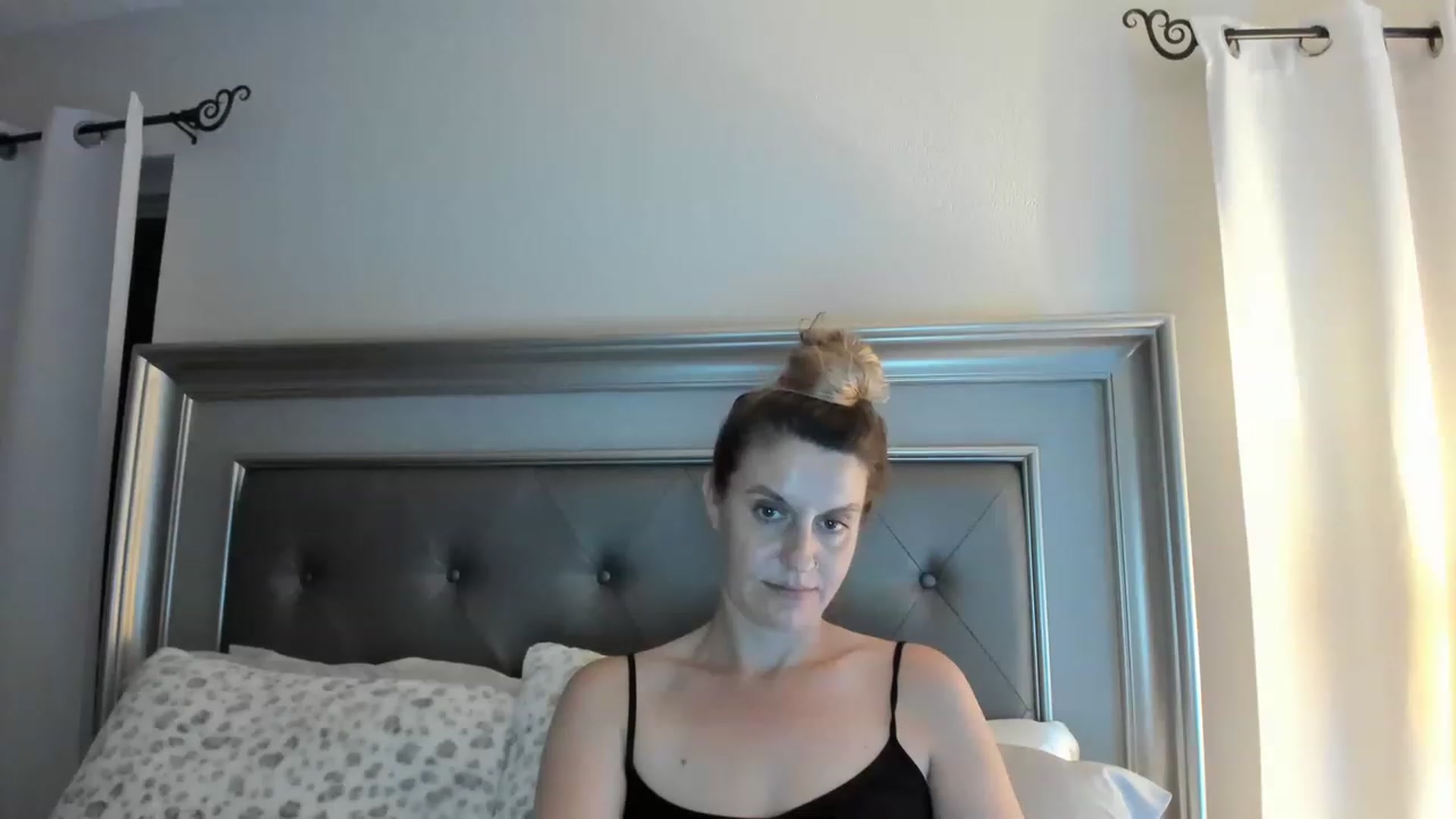 Gallery image thumbnail from Ca_ndi's myfreecams stream on, 03/17/2023, 01:45 image 4 of 20