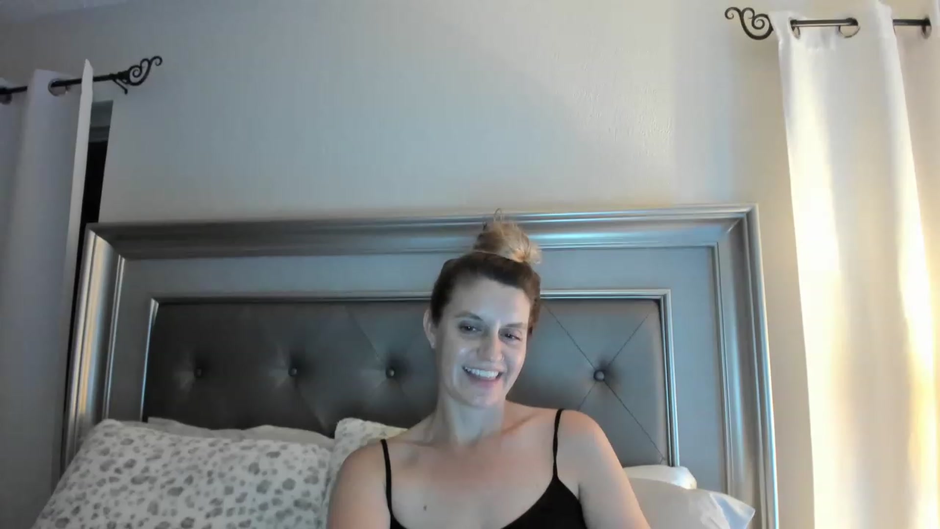 Gallery image thumbnail from Ca_ndi's myfreecams stream on, 03/17/2023, 01:45 image 7 of 20