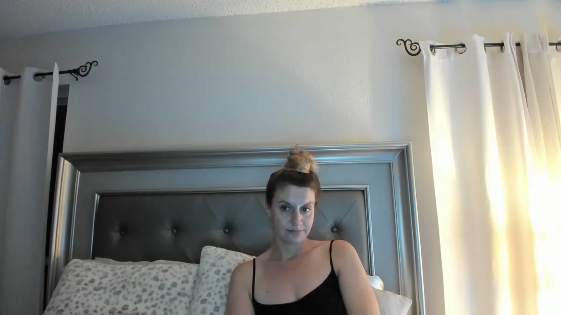 Gallery image thumbnail from Ca_ndi's myfreecams stream on, 03/17/2023, 01:45 image 10 of 20