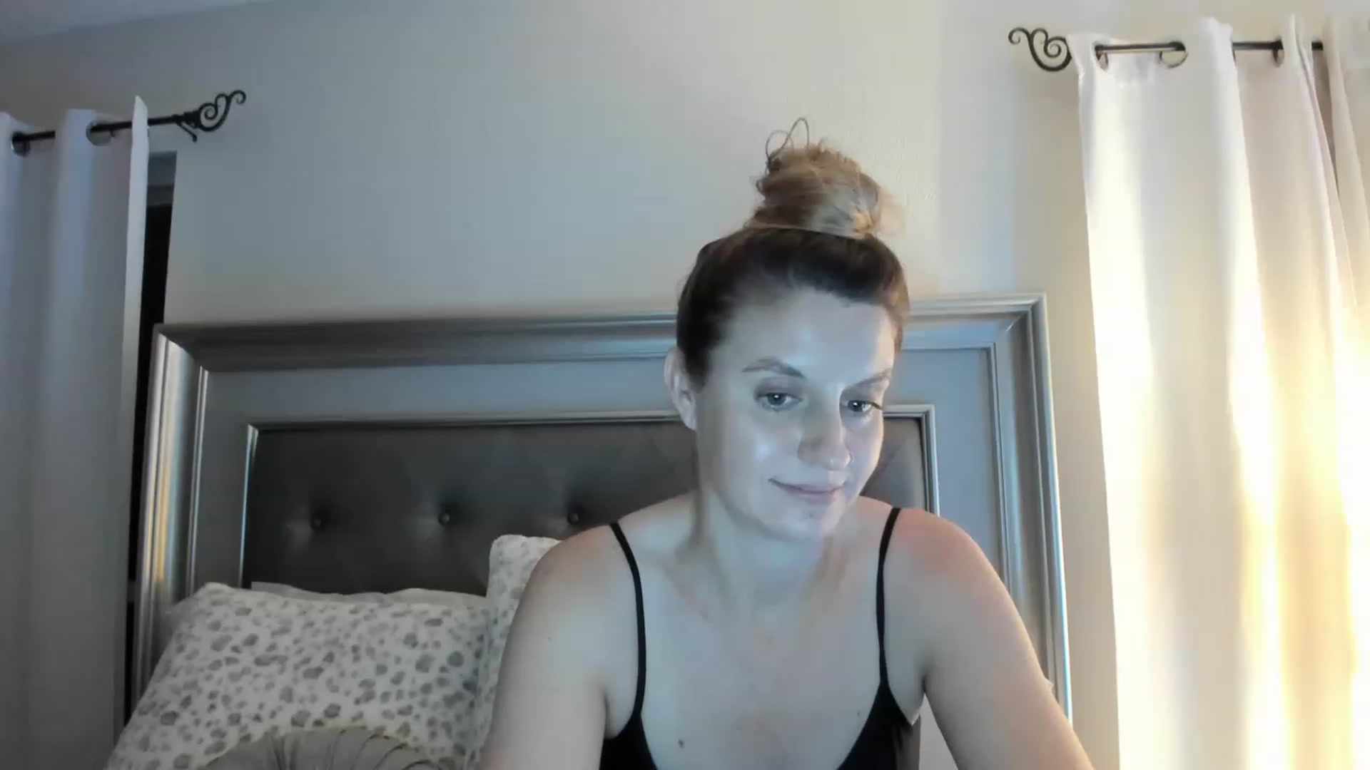 Gallery image thumbnail from Ca_ndi's myfreecams stream on, 03/17/2023, 01:45 image 2 of 20