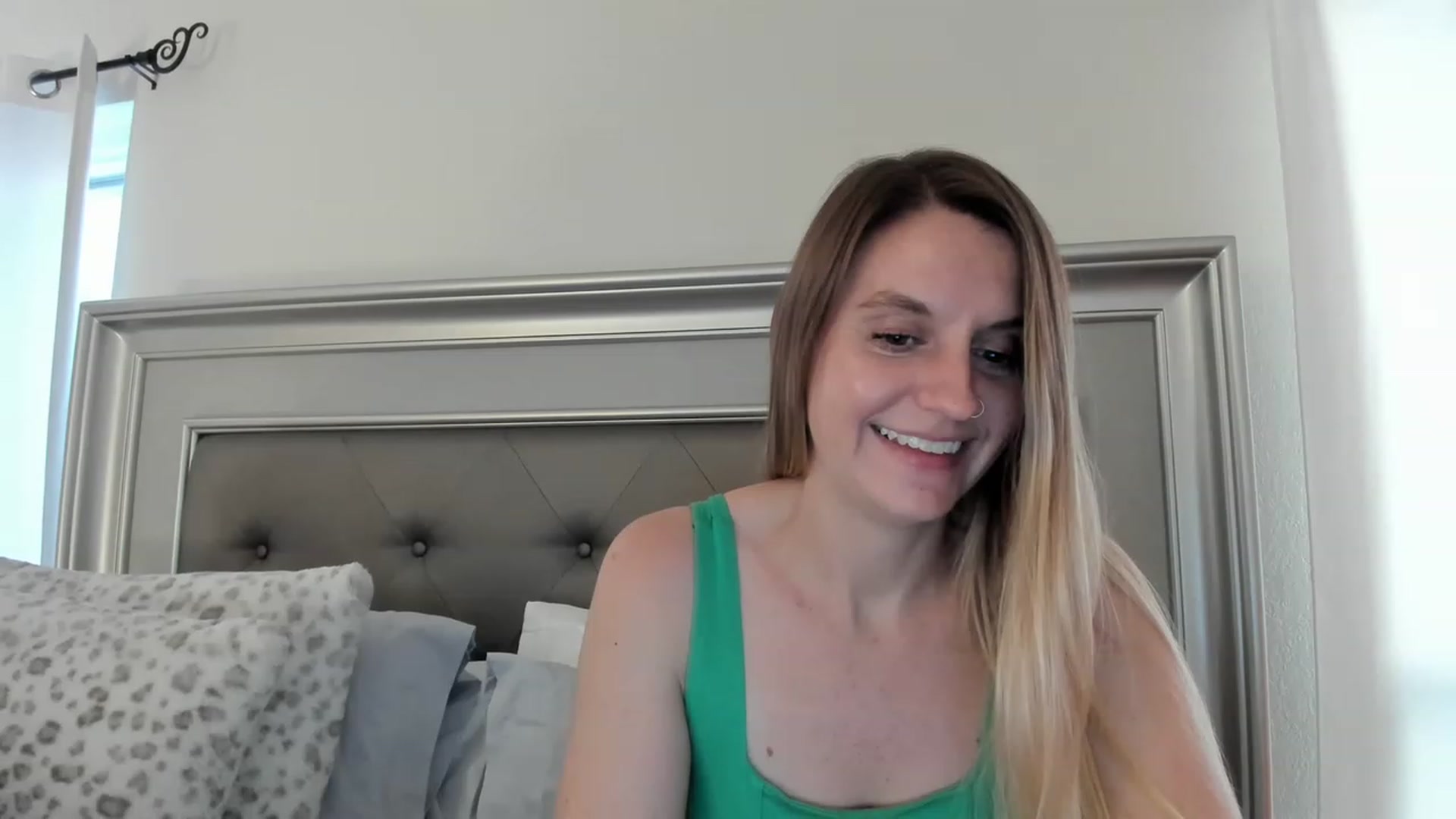 Gallery image thumbnail from Ca_ndi's myfreecams stream on, 03/17/2023, 22:35 image 15 of 20