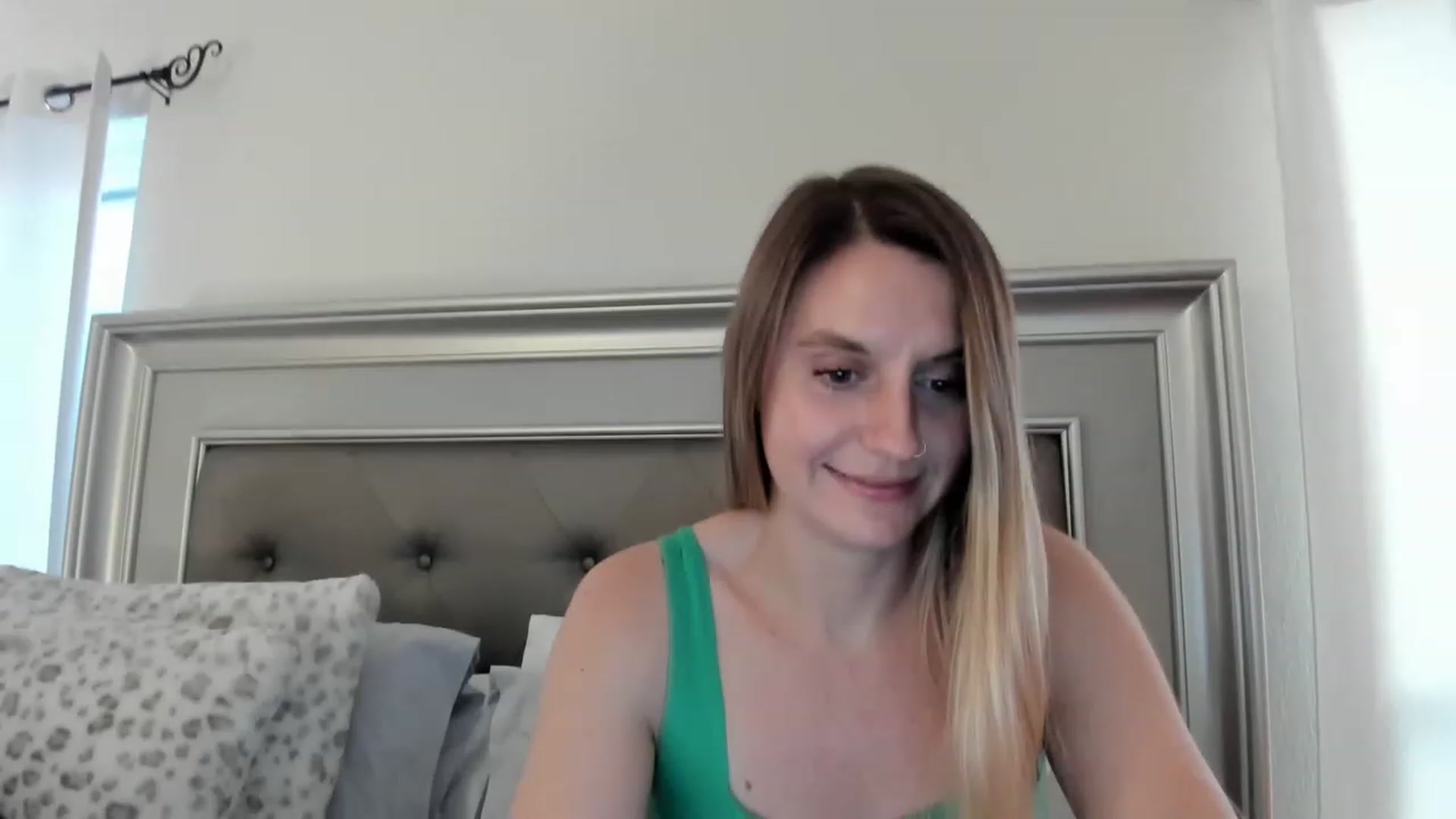 Gallery image thumbnail from Ca_ndi's myfreecams stream on, 03/17/2023, 22:35 image 16 of 20