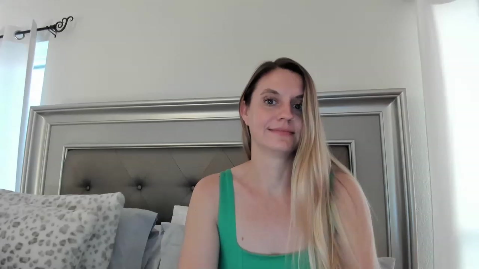 Gallery image thumbnail from Ca_ndi's myfreecams stream on, 03/17/2023, 22:35 image 13 of 20