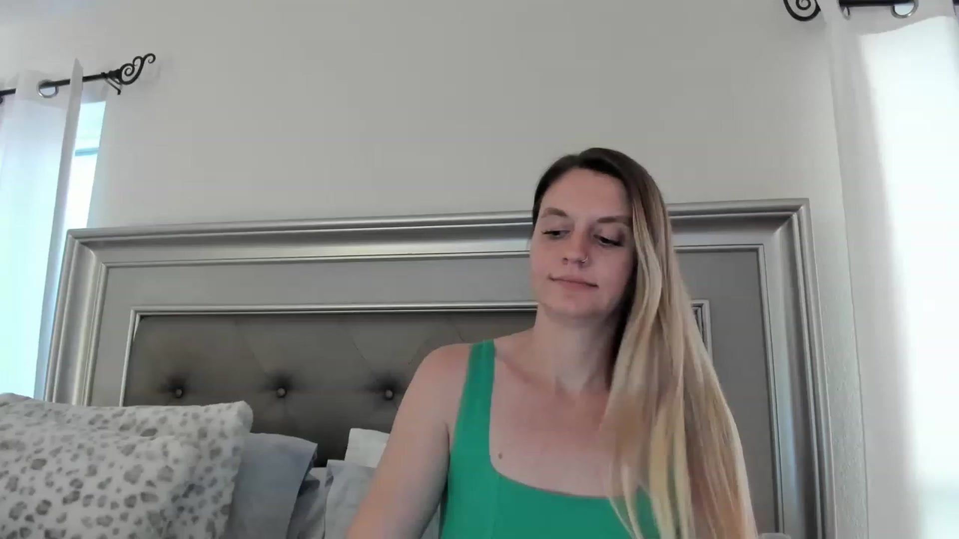 Gallery image thumbnail from Ca_ndi's myfreecams stream on, 03/17/2023, 22:35 image 11 of 20