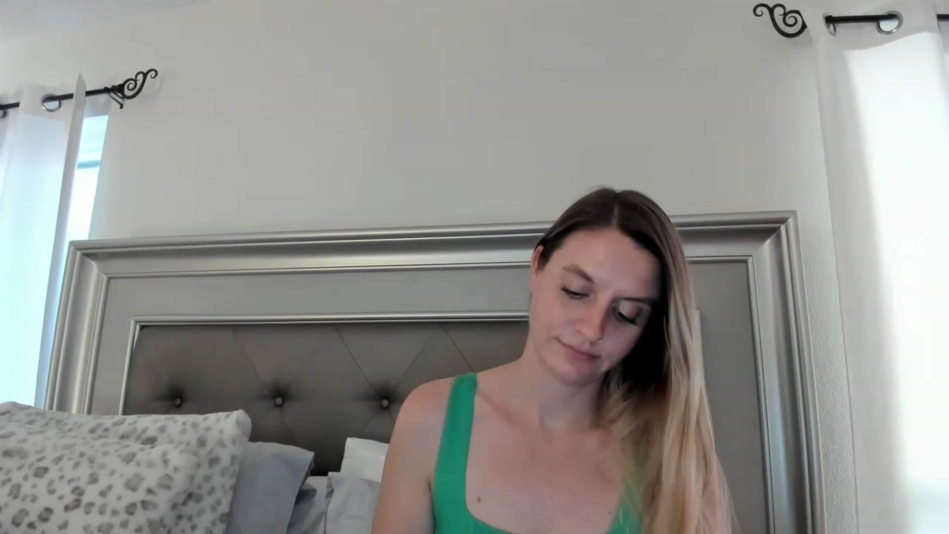 Gallery image thumbnail from Ca_ndi's myfreecams stream on, 03/17/2023, 22:35 image 12 of 20
