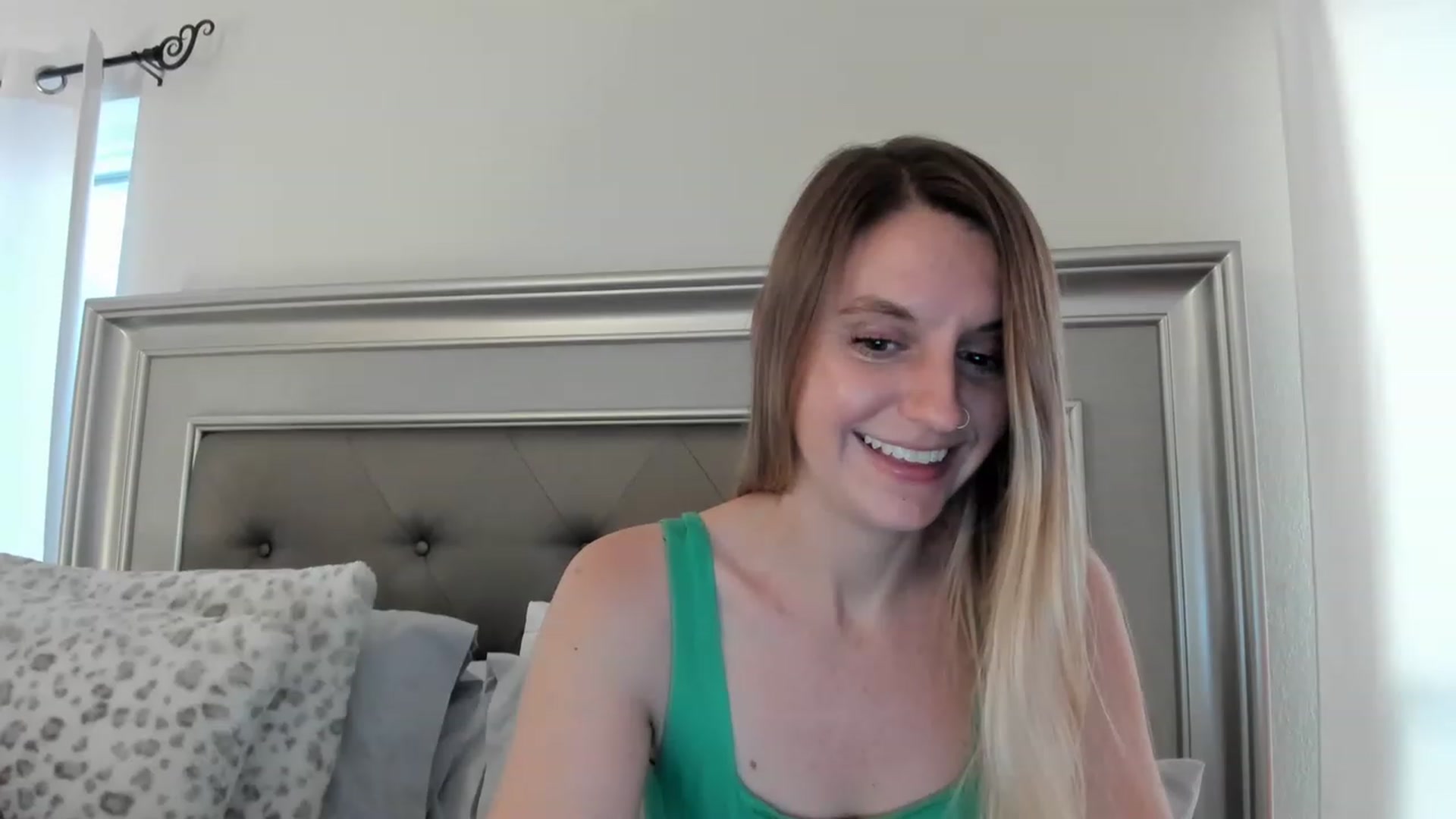 Gallery image thumbnail from Ca_ndi's myfreecams stream on, 03/17/2023, 22:35 image 17 of 20